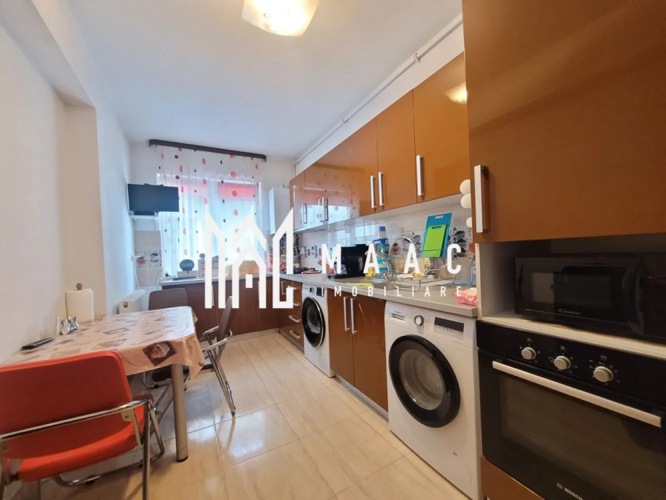 Apartament 3 camere | Decomandat | Etaj 1 | Parcare | Balcon