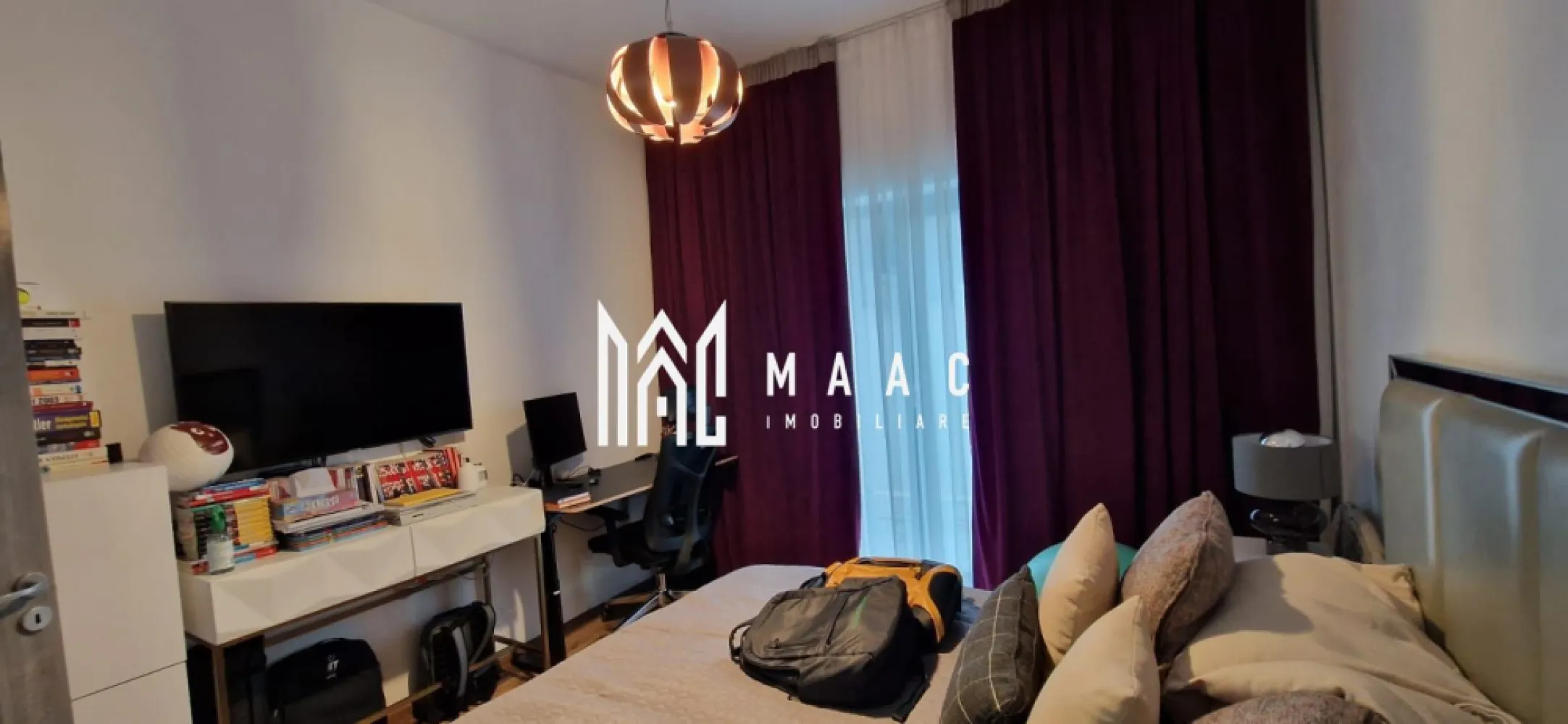 Apartament 3 camere | Curte 60 MP | Parcare | Selimbar - MAAC Imobiliare va prezinta un apartament cu 3 camere, curte și 2 terase situat in Selimbăr.

Caracteristici:
Tip apartament: 3 camere decomandat
Suprafață utilă: 83 mp
An construcție: 2020–2021
Vilă P+1+etaj retras
Număr proprietari în imobil: doar 10

Spații exterioare:
Curte proprie de aproximativ 60 mp

Două terase:
18 mp, amplasată în fața livingului, cu acces direct din curte
Terasă secundară
Două locuri de parcare private, chiar în fața terasei

Compartimentare interioară:
Living de 22 mp, cu acces direct pe terasa, bucătărie separată, dormitor matrimonial cu dressing generos și baie proprie. al doilea dormitor pentru copii, birou sau oaspeți, două băi complet utilate.

Dotări:
Încălzire în pardoseală
Tâmplărie PVC Rehau antracit cu trei foi de sticlă
Opțiune investițională.

Avantaje:
Apartamentul este închiriat de 4 ani cu 600 euro pe lună, chiriași serioși și contract stabil
Posibilitate de preluare a contractului pentru randament imediat

Pentru mai multe informatii, va rog sa ne contactati si sa specificati ID: CP2664879