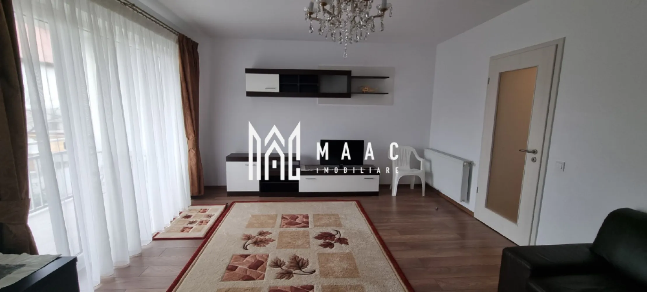 Apartament 2 camere I 76mpu I Etajul 1 I Sub Arini - MAAC Imobiliare vă propune pentru închiriere un apartament deosebit, situat în proximitatea parcului Sub Arini, una dintre cele mai apreciate zone din Sibiu.

Acest apartament se află la etajul 1 al unei vile recent construite, beneficiind de parcare privată. Construcția este amplasată în interiorul terenului, oferind astfel un spațiu privat și liniște deplină.

Caracteristici principale:
- Suprafață generoasă: 76 mpu, inteligent compartimentată.
- Hol de acces, cu spațiu pentru depozitare.
- Bucătărie închisă, complet echipată.
- Baie, cu geam pentru aerisire.
- Living spațios.
- Dormitor generos.

Apartamentul se închiriază complet mobilat și utilat.
Dotări moderne, confort sporit.
Ideal pentru cei care caută o locuință complet utilată, într-o zonă privată.

Condiții de închiriere:
- Închiriere pe termen lung.
- La semnarea contractului, se achită chiria in avans și o lună garanție.
- Nu se acceptă animale de companie.

Parcul Sub Arini este ideal pentru plimbări cu bicicleta sau role și diverse jocuri de agrement. În imediata sa apropiere se află stadionul municipal Sibiu, terenuri de tenis și bazinul de înot Olimpia.

Pentru mai multe informații, precizați că ați văzut anunțul cu ID: CP2319669