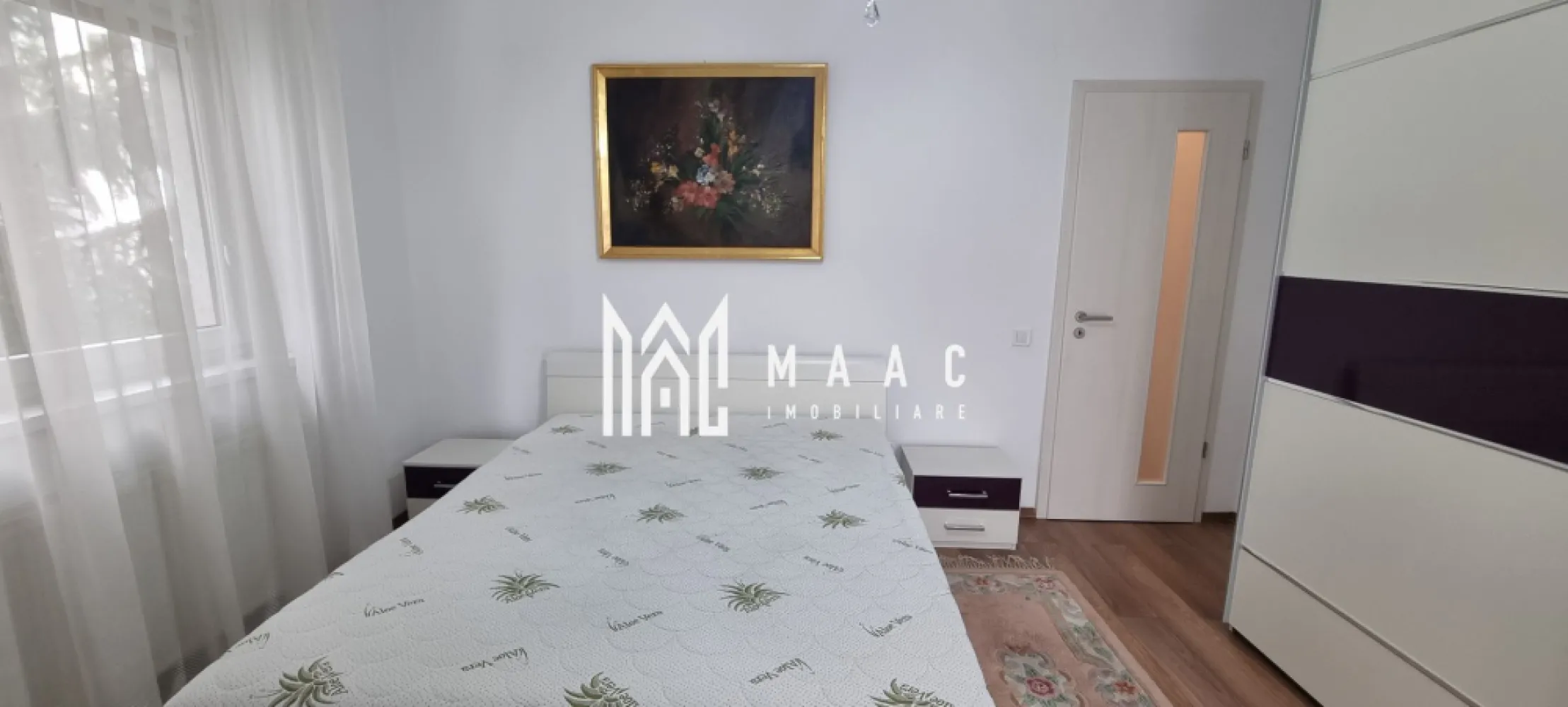 Apartament 2 camere I 76mpu I Etajul 1 I Sub Arini - MAAC Imobiliare vă propune pentru închiriere un apartament deosebit, situat în proximitatea parcului Sub Arini, una dintre cele mai apreciate zone din Sibiu.

Acest apartament se află la etajul 1 al unei vile recent construite, beneficiind de parcare privată. Construcția este amplasată în interiorul terenului, oferind astfel un spațiu privat și liniște deplină.

Caracteristici principale:
- Suprafață generoasă: 76 mpu, inteligent compartimentată.
- Hol de acces, cu spațiu pentru depozitare.
- Bucătărie închisă, complet echipată.
- Baie, cu geam pentru aerisire.
- Living spațios.
- Dormitor generos.

Apartamentul se închiriază complet mobilat și utilat.
Dotări moderne, confort sporit.
Ideal pentru cei care caută o locuință complet utilată, într-o zonă privată.

Condiții de închiriere:
- Închiriere pe termen lung.
- La semnarea contractului, se achită chiria in avans și o lună garanție.
- Nu se acceptă animale de companie.

Parcul Sub Arini este ideal pentru plimbări cu bicicleta sau role și diverse jocuri de agrement. În imediata sa apropiere se află stadionul municipal Sibiu, terenuri de tenis și bazinul de înot Olimpia.

Pentru mai multe informații, precizați că ați văzut anunțul cu ID: CP2319669
