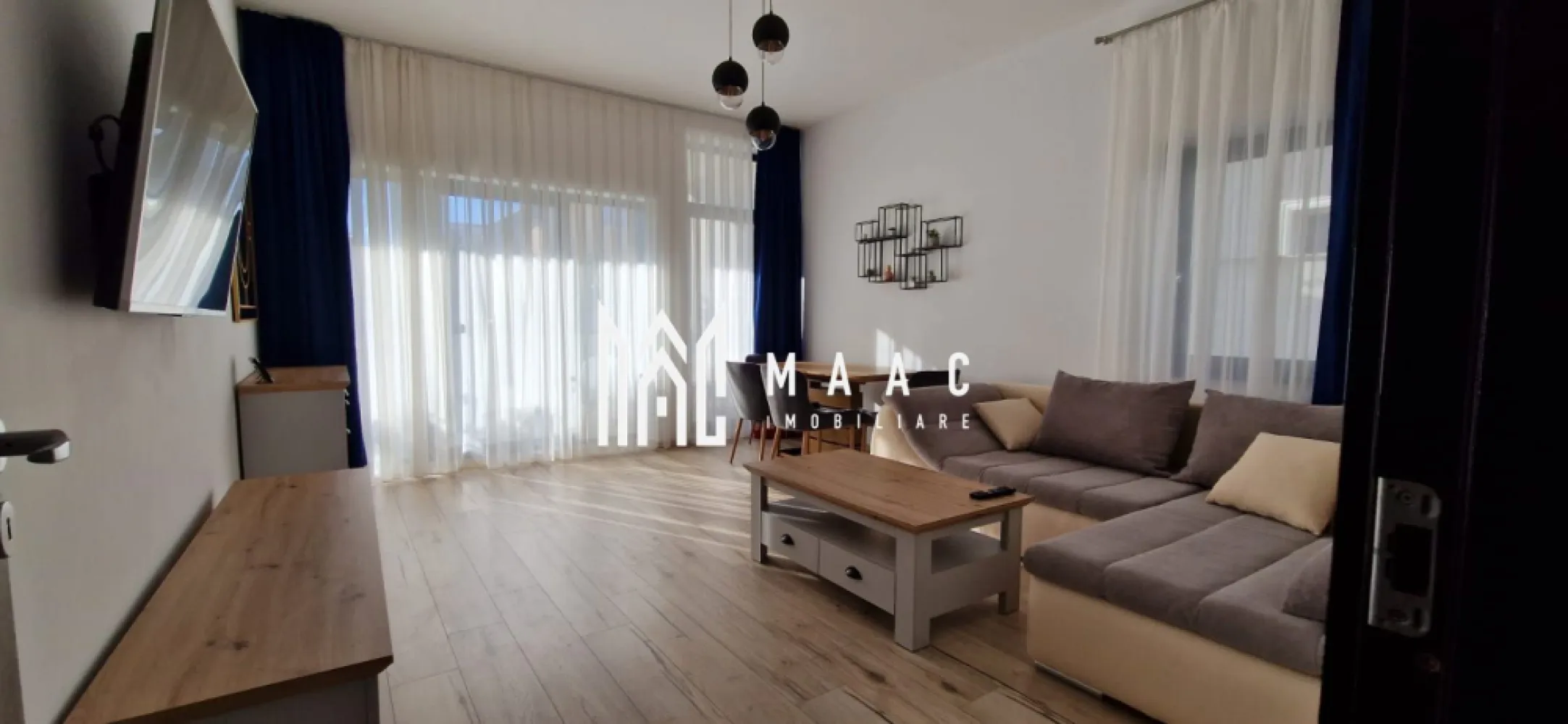 Apartament 3 camere | Curte 60 MP | Parcare | Selimbar - MAAC Imobiliare va prezinta un apartament cu 3 camere, curte și 2 terase situat in Selimbăr.

Caracteristici:
Tip apartament: 3 camere decomandat
Suprafață utilă: 83 mp
An construcție: 2020–2021
Vilă P+1+etaj retras
Număr proprietari în imobil: doar 10

Spații exterioare:
Curte proprie de aproximativ 60 mp

Două terase:
18 mp, amplasată în fața livingului, cu acces direct din curte
Terasă secundară
Două locuri de parcare private, chiar în fața terasei

Compartimentare interioară:
Living de 22 mp, cu acces direct pe terasa, bucătărie separată, dormitor matrimonial cu dressing generos și baie proprie. al doilea dormitor pentru copii, birou sau oaspeți, două băi complet utilate.

Dotări:
Încălzire în pardoseală
Tâmplărie PVC Rehau antracit cu trei foi de sticlă
Opțiune investițională.

Avantaje:
Apartamentul este închiriat de 4 ani cu 600 euro pe lună, chiriași serioși și contract stabil
Posibilitate de preluare a contractului pentru randament imediat

Pentru mai multe informatii, va rog sa ne contactati si sa specificati ID: CP2664879