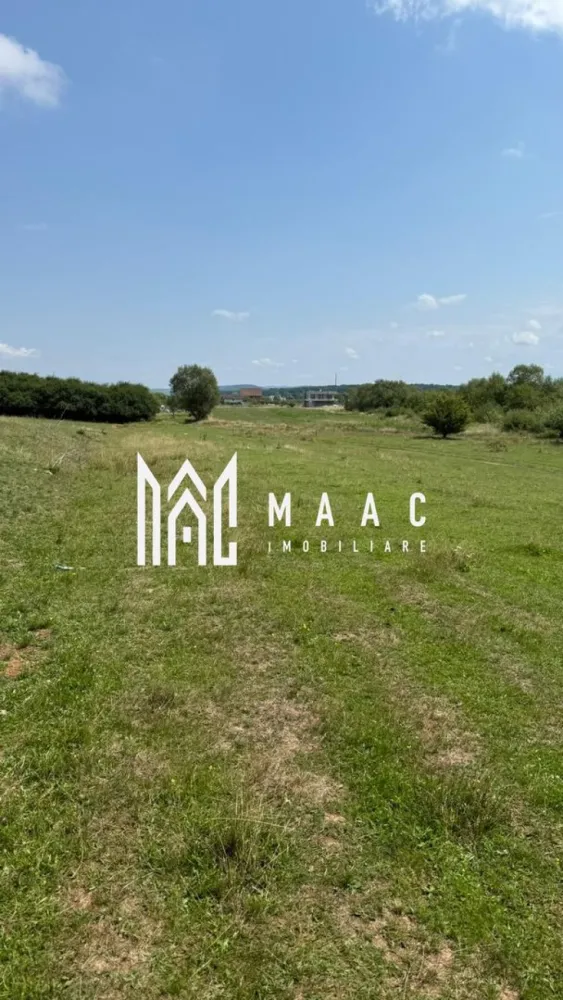 Teren Extravilan | 1.015 Mp | Calea Cisnadiei - MAAC Imobiliare vă propune spre vânzare un teren extravilan cu suprafața de 1.015 mp, situat pe Calea Cisnădiei, în apropiere de Sibiu, într-o zonă în continuă dezvoltare, apreciată pentru peisajul natural, liniște și accesibilitate.

Acest teren se află într-o zonă ideală pentru investiții, fie că este vorba despre dezvoltări rezidențiale, construcții individuale sau proiecte comerciale pe termen mediu și lung. Locația oferă acces rapid către Sibiu, dar și către localitățile din jur, fiind o alegere excelentă pentru cei care își doresc să fie aproape de oraș, dar departe de agitația urbană.

 Suprafață: 1.015 mp

 Categoria: Extravilan

Utilități: disponibile în imediata apropiere (electricitate, apă, gaz, canalizare)

Pentru mai multe detalii, vă rugăm să ne contactați, menționând ID:CP2661405