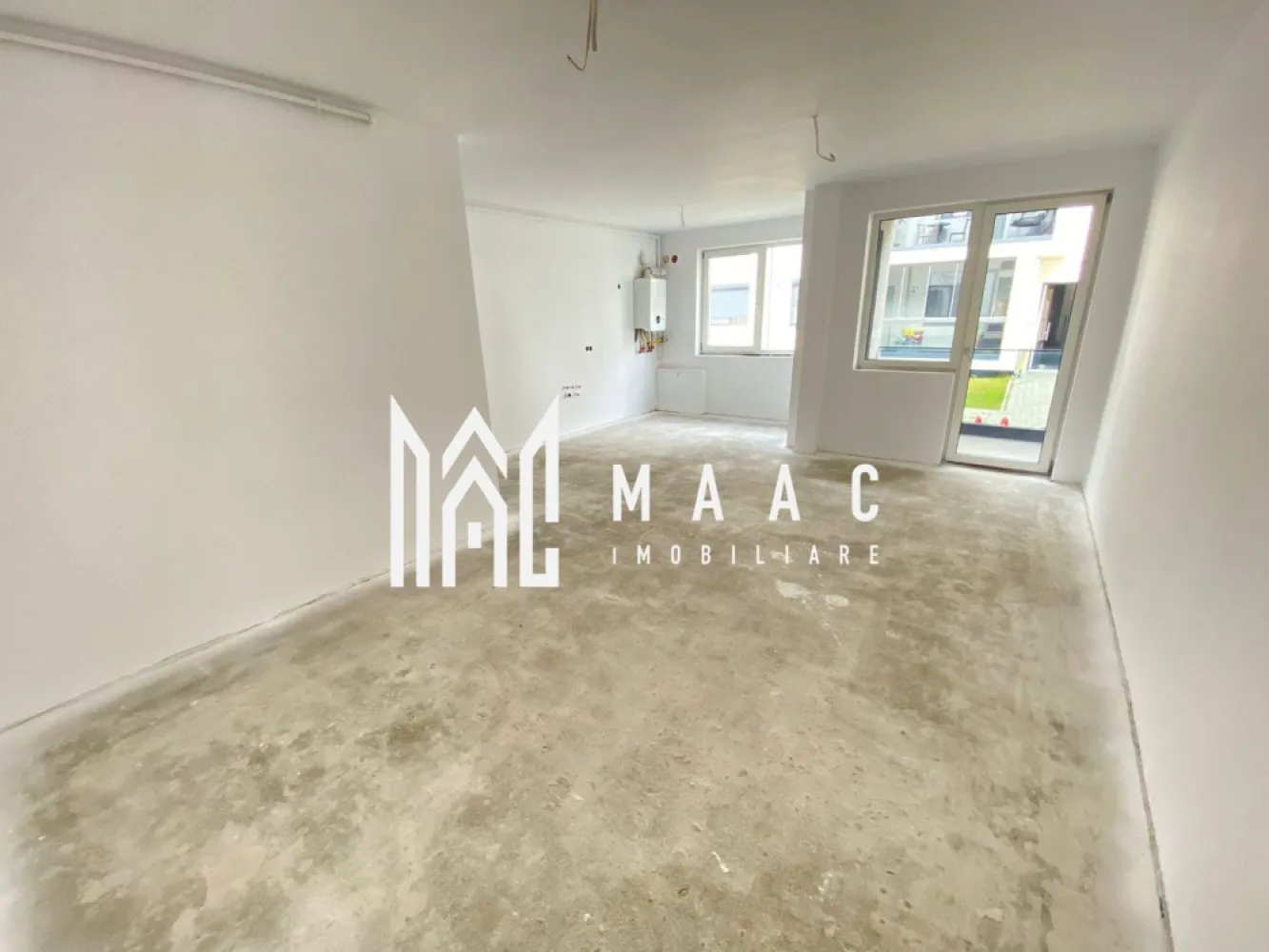 Apartament 3 camere | 2 Băi | 2 Balcoane | Încălzire în pardoseală | Șelimbăr - Maac Imobiliare prezintă spre vânzare un apartament modern cu 3 camere, situat în zona Selimbăr, într-un bloc nou, cu regim de înălțime redus și finisaje de calitate.

📐 Suprafață utilă: 68.4 mp
🛏️ Compartimentare eficientă: living cu bucătărie open-space (există posibilitatea închiderii bucătăriei), 2 dormitoare, 2 băi (una cu geam), 2 balcoane finisate.
🌡️ Încălzire: în pardoseală, cu centrală termică proprie.
🪟 Predare: la alb, exact ca în poze – un avantaj pentru cei care vor să-și personalizeze locuința după propriul gust.
🚗 Loc de parcare: inclus în preț.

Apartamentul este intabulat și se poate achiziționa atât cash, cât și prin credit bancar.

✅ Poziționat la parter înalt, apartamentul este ideal pentru familii sau persoane care doresc un spațiu bine compartimentat, într-o zonă liniștită, cu acces rapid către Sibiu.

📍Nu rata ocazia de a locui într-un imobil nou, cu facilități moderne !

Pentru mai multe informații și programări la vizionare, vă rugăm să menționați ID anunț: CP2541077