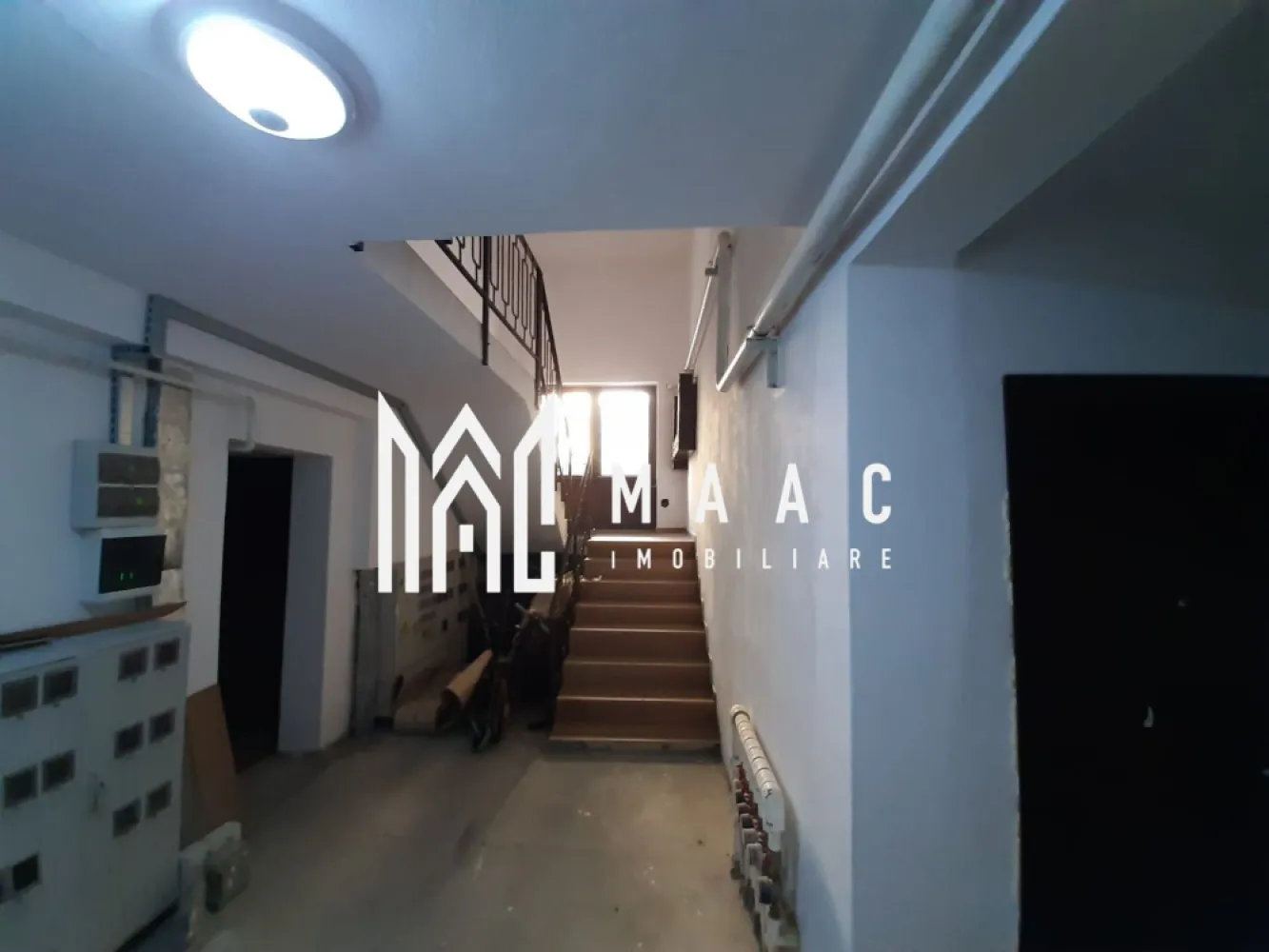 Garsoniera | Demisol | Zona Hipodrom 3 - Agenția MAAC Imobiliare vă propune spre vanzare o garsonieră complet mobilată și utilată, situată într-o zonă liniștită și accesibilă - Hipodrom 3, lângă magazinul Supeco. Această proprietate este ideală pentru cei care caută confort și accesibilitate.

Caracteristici Principale
Suprafață Utilă: 26,33 mp
Localizare: Hipodrom 3, lângă magazinul Supeco
Tipul Proprietății: Garsonieră mobilată

Avantaje și Beneficii :

Localizare Excelentă: Aproape de mijloacele de transport în comun, facilități comerciale (magazinul Supeco), școli și zone verzi.
Complet Mobilată și Utilată: Nu necesită investiții suplimentare în mobilier sau electrocasnice.
Confort și Funcționalitate: Spațiul este bine compartimentat și optimizat pentru a oferi un maximum de confort.
Siguranță și Liniște: Zona este recunoscută pentru siguranța sa și atmosfera liniștită, ideală pentru locuit.

Preț și Condiții
Pentru detalii suplimentare legate de preț și condiții de închiriere, vă rugăm să contactați agenția MAAC Imobiliare. Vom fi bucuroși să vă oferim toate informațiile necesare și să organizăm o vizionare la fața locului.

Pentru mai multe detalii precizati telefonic ca ati vazut anuntul cu ID:CP2028674