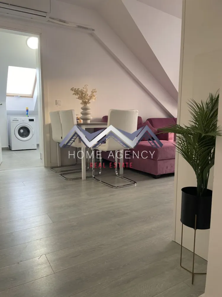 Apartament 3 camere Otopeni - Vă propunem, spre închirere, un apartament cu 3 camere, complet mobilat și utilat, situat la etajul 4/4, într-un bloc nou, cu lift, din Otopeni, cu acces facil către magazine (Lidl și Mega Image la 1 minut de mers pe jos, Penny în proximitate), restaurante, farmacii, stație de autobuz la nici 2 minute de mers pe jos, terenuri de tenis, benzinărie, Aeroport, DN1 etc.

Apartamentul este foarte luminos, foarte spațios și foarte bine compartimentat, având un living și un hol foarte generos, o bucătărie închisă, două dormitoare (unul cu acces spre balcon) și două băi (o baie cu cadă și un WC de serviciu). Beneficiază de 1 loc de parcare și de multiple spații de depozitare.

Programează-te acum pentru o vizionare!

Dacă aveți o proprietate de vânzare/închiriere sau sunteți interesați de o proprietate aflată în portofoliul agenției noastre, vă rugăm să ne contactați la numărul de telefon din anunț sau pe adresa de email contact@homeagency.ro.