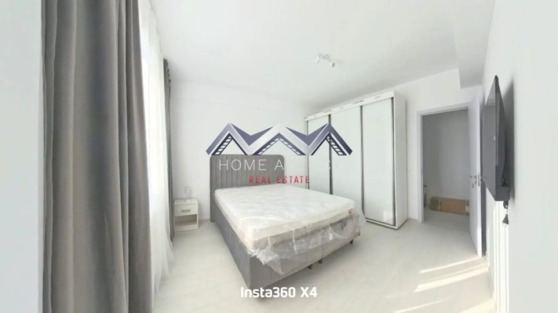 Apartament 2 camere | prima închiriere | include parcare - Dacă îți dorești un apartament modern, luminos, spațios și aflat la prima închiriere, acesta este locul perfect pentru tine!

Acest apartament cu 2 camere, situat într-o zonă accesibilă și bine conectată către toate zonele de interes din Otopeni și din jur, este pregătit să devină noul tău "acasă". Aflat la etajul 2 din 3, cu o suprafață utilă de 46 mp și un balcon generos de 4.8 mp, îmbină armonios confortul, funcționalitatea și eleganța.

Living-ul deschis, integrat cu bucătăria și zona de dining, oferă un spațiu primitor, ideal atât pentru momente de relaxare, cât și pentru seri petrecute alături de cei dragi. Ferestrele ample permit luminii naturale să inunde întreaga încăpere, iar orientarea spre Sud garantează lumină pe tot parcursul zilei. Balconul devine astfel un refugiu perfect pentru dimineți liniștite sau seri petrecute în aer liber.

Fiind la prima închiriere, apartamentul se prezintă impecabil, amenajat cu atenție la detalii și dotat cu toate facilitățile necesare unui stil de viață confortabil. În plus, dispune de un loc de parcare dedicat, astfel încât vei scăpa de grija găsirii unui loc liber, iar accesul către punctele cheie ale orașului rămâne rapid și ușor.

📞 Programează o vizionare și descoperă chiar tu avantajele acestui apartament!