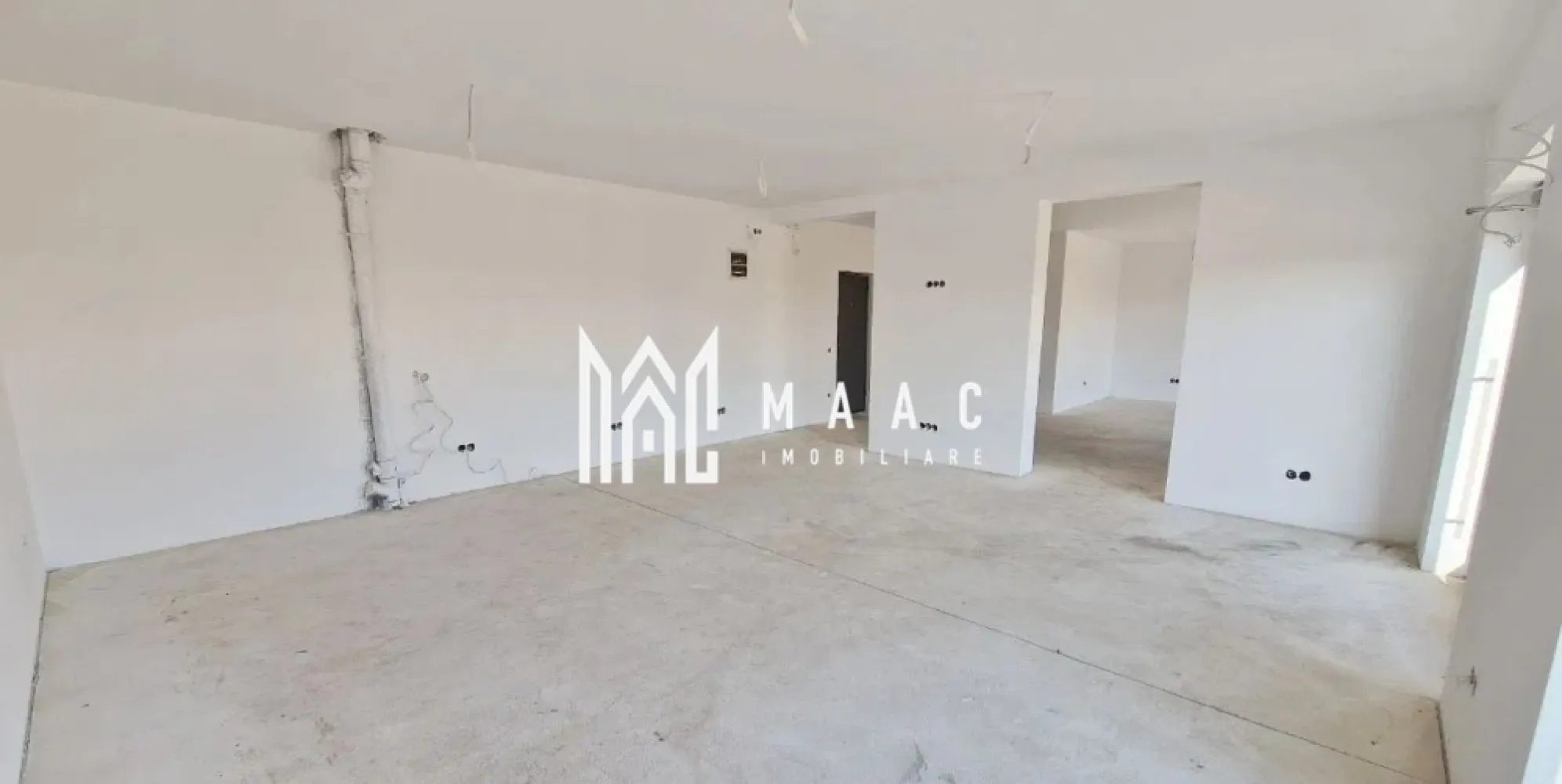 Spatiu Comercial I Parcare I 4 Vitrine I Doamna Stanca - MAAC Imobiliare va prezinta un spatiu comercial de inchiriat, disponibil imediat, situat la parterul unui bloc P+3E, zona Doamna Stanca. 

Facilitati:

4 vitrine mari la strada
Expunere de 12 ml la str. Doamna Stanca
2 locuri de parcare private
Acces aprovizionare marfa 
Cladire NOUA ( 2024 )
Se poate imparti in 2 incaperi sau poate ramane Open Space
Sistem automat pentru irigatii peisagistice exterioare
Se preda la alb, pregatit pentru personalizare dupa preferinte si specificul activitatii desfasurate

Dotari:

Centrala termica in condensatie marca BOSCH
Incalzire in pardoseala din teava multistrat
Tamplaria cu un profil PVC de 82 Salamander
Geamuri termopan cu 7 camere si 3 foi de sticla
Spatiu sanitar
Usi exterioare cu amortizoare cu brat blocabil
Usa metalica de acces prin spate, placata cu panou MDF
Instalatii electrice cu tablou general individual si sigurante pentru consumatorii de putere, doze, dulii, prize si intrerupatoare montate marca Schneider
Eficienta energetica clasa A+++

Pozitionat strategic, aproape de Shopping City Sibiu, Dedeman, Mega Image, Lidl, Kaufland si alte centre comerciale, spatiul ofera o vizibilitate excelenta si acces facil la un trafic intens.

Pentru mai multe detalii sau vizionari mentionati ID: CP2645203