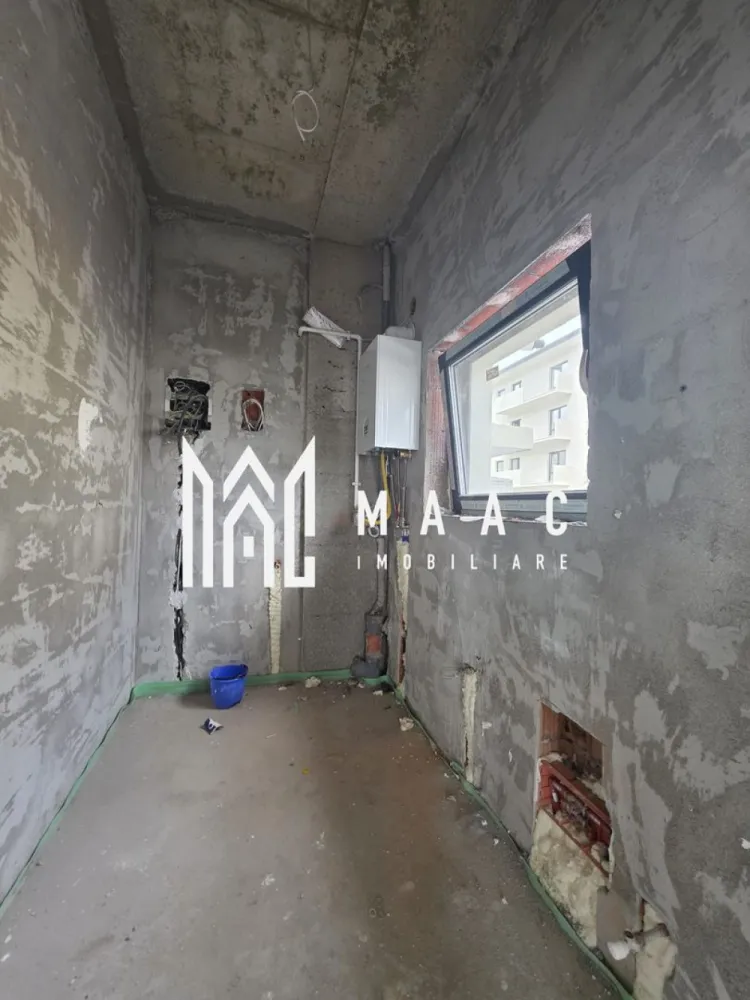 Spatiu Comercial I Open Space I 620mpu I Doamna Stanca - MAAC Imobiliare va prezinta un spatiu comercial de inchiriat, disponibil imediat, situat la parterul unui bloc P+3E, zona Doamna Stanca.

Pozitionat strategic, aproape de Shopping City Sibiu, Dedeman, Mega Image, Lidl, Kaufland si alte centre comerciale, spatiul ofera o vizibilitate excelenta si acces facil la un trafic intens.

Disponibilitate flexibila:

Spatiul poate fi inchiriat integral sau pe unitati de cate 100 mp, cu posibilitatea de compartimentare

Dotari:

Sticla Planistar Sun (+15% mai multa lumina)
6 x centrale termice in condensatie marca BOSCH
Incalzire cu calorifere
Tamplaria cu un profil PVC de 82 Salamander
Geamuri termopan cu 7 camere si 3 foi de sticla
6 x spatii sanitare
Instalatii electrice complete (tablouri generale individuale, sigurante pentru consumatorii de putere, doze, dulii, prize si intrerupatoare montate marca Schneider)
Eficienta energetica clasa A+++

Facilitati:

Expunere de 61 ml la str. Doamna Stanca si cate 12 ml pe strazile laterale
Inaltime 3m
18 locuri de parcare private
Acces aprovizionare marfa
Cladire NOUA an 2025
Compartimentare Open Space
Sistem automat pentru irigatii peisagistice exterioare
Se preda la alb, pregatit pentru personalizare dupa preferinte si specificul activitatii desfasurate

Pret:

100 mp -> 17 eur/mp + TVA

300 mp -> 16 eur/mp + TVA

620 mp -> 15 eur/mp + TVA

Pentru mai multe detalii sau vizionari mentionati ID:CP2645314