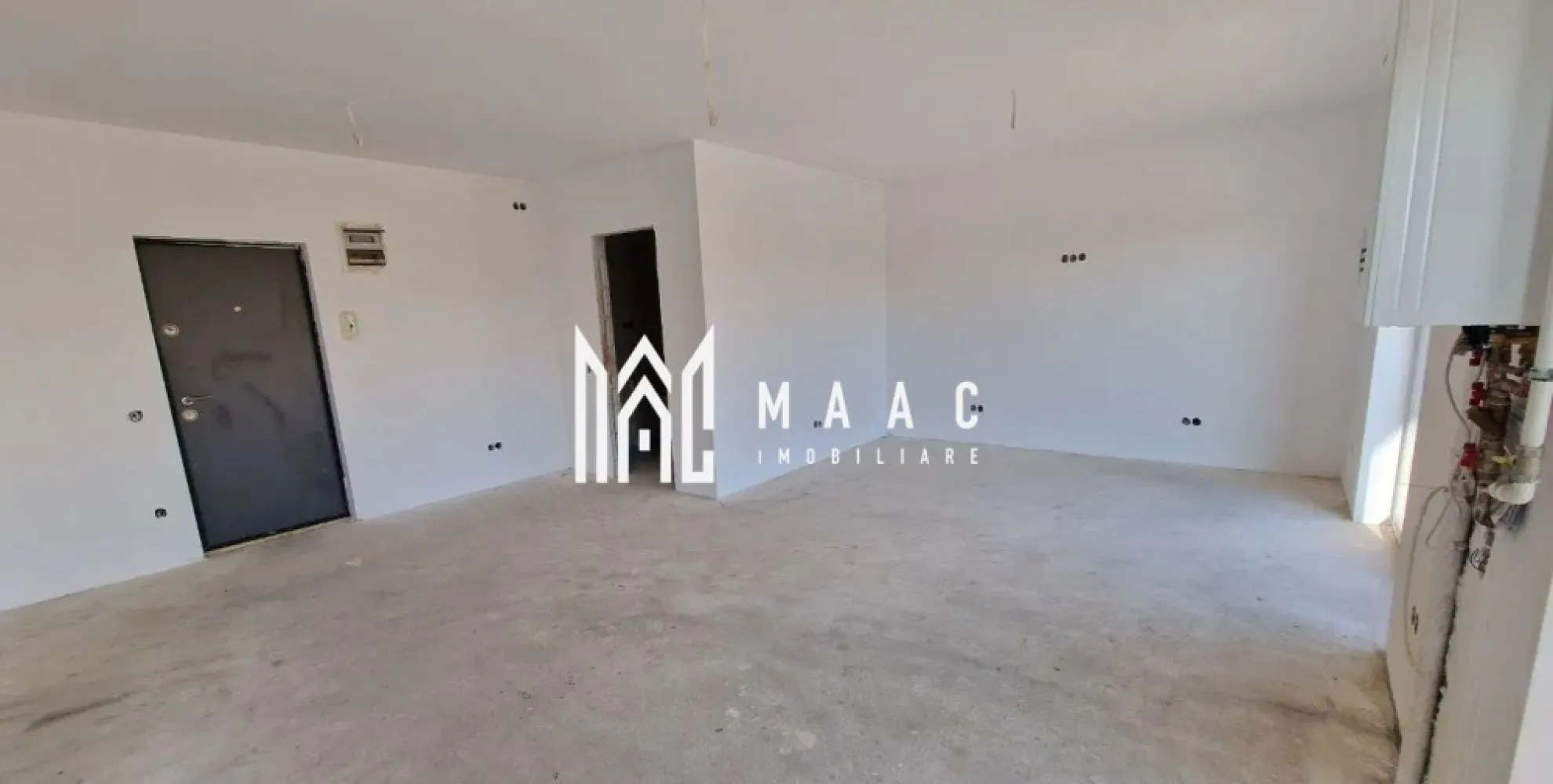 Spatiu Comercial I Parcare I 4 Vitrine I Doamna Stanca - MAAC Imobiliare va prezinta un spatiu comercial de inchiriat, disponibil imediat, situat la parterul unui bloc P+3E, zona Doamna Stanca. 

Facilitati:

4 vitrine mari la strada
Expunere de 12 ml la str. Doamna Stanca
2 locuri de parcare private
Acces aprovizionare marfa 
Cladire NOUA ( 2024 )
Se poate imparti in 2 incaperi sau poate ramane Open Space
Sistem automat pentru irigatii peisagistice exterioare
Se preda la alb, pregatit pentru personalizare dupa preferinte si specificul activitatii desfasurate

Dotari:

Centrala termica in condensatie marca BOSCH
Incalzire in pardoseala din teava multistrat
Tamplaria cu un profil PVC de 82 Salamander
Geamuri termopan cu 7 camere si 3 foi de sticla
Spatiu sanitar
Usi exterioare cu amortizoare cu brat blocabil
Usa metalica de acces prin spate, placata cu panou MDF
Instalatii electrice cu tablou general individual si sigurante pentru consumatorii de putere, doze, dulii, prize si intrerupatoare montate marca Schneider
Eficienta energetica clasa A+++

Pozitionat strategic, aproape de Shopping City Sibiu, Dedeman, Mega Image, Lidl, Kaufland si alte centre comerciale, spatiul ofera o vizibilitate excelenta si acces facil la un trafic intens.

Pentru mai multe detalii sau vizionari mentionati ID: CP2645203