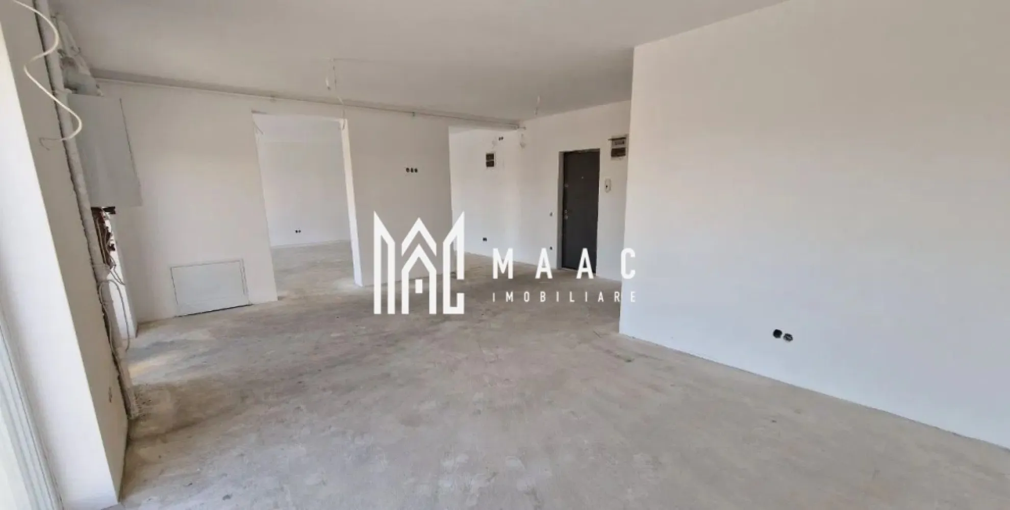Spatiu Comercial I Parcare I 4 Vitrine I Doamna Stanca - MAAC Imobiliare va prezinta un spatiu comercial de inchiriat, disponibil imediat, situat la parterul unui bloc P+3E, zona Doamna Stanca. 

Facilitati:

4 vitrine mari la strada
Expunere de 12 ml la str. Doamna Stanca
2 locuri de parcare private
Acces aprovizionare marfa 
Cladire NOUA ( 2024 )
Se poate imparti in 2 incaperi sau poate ramane Open Space
Sistem automat pentru irigatii peisagistice exterioare
Se preda la alb, pregatit pentru personalizare dupa preferinte si specificul activitatii desfasurate

Dotari:

Centrala termica in condensatie marca BOSCH
Incalzire in pardoseala din teava multistrat
Tamplaria cu un profil PVC de 82 Salamander
Geamuri termopan cu 7 camere si 3 foi de sticla
Spatiu sanitar
Usi exterioare cu amortizoare cu brat blocabil
Usa metalica de acces prin spate, placata cu panou MDF
Instalatii electrice cu tablou general individual si sigurante pentru consumatorii de putere, doze, dulii, prize si intrerupatoare montate marca Schneider
Eficienta energetica clasa A+++

Pozitionat strategic, aproape de Shopping City Sibiu, Dedeman, Mega Image, Lidl, Kaufland si alte centre comerciale, spatiul ofera o vizibilitate excelenta si acces facil la un trafic intens.

Pentru mai multe detalii sau vizionari mentionati ID: CP2645203