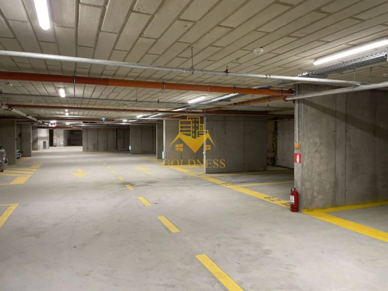 2 camere, premium, bloc nou, Marasti, The Nest, The Ofiice, 21 Dec - GOLDNESS Imobiliare vă propune spre închiriere un apartament cu 2 camere complet mobilat și utilat, la etajul 4 într-un imobil de 7 etaje, în cartierul Marasti. Apartamentul este compartimentat astfel:
 - dormitor cu pat matrimonial, dressing, noptiere
 - living cu bucatarie open-space complet utilată, canapea extensibla, loc de servit masa 
 - baie cu cabina de dus, calorifer port prosop inox și dulap pentru depozitare.
 - terasa de7 mp.

Imobilul este dotat cu toate cele necesare- centrală proprie, mașină de spălat haine, frigider, plită electrică, hotă, TV, etc. 
Se află în apropierea stațiilor de transport în comun, magazine, restaurante, spații verzi, farmacii, etc. 
Dispune de parcare subterana inclusa in pret!

Dacă sunteți interesați de acest apartament și doriți să îl vizionați, dar și pentru alte oferte sau detalii nu ezitați să ne contactați telefonic sau prin e-mail - goldnessimobiliare@gmail.com. Vă stăm la dispoziție!