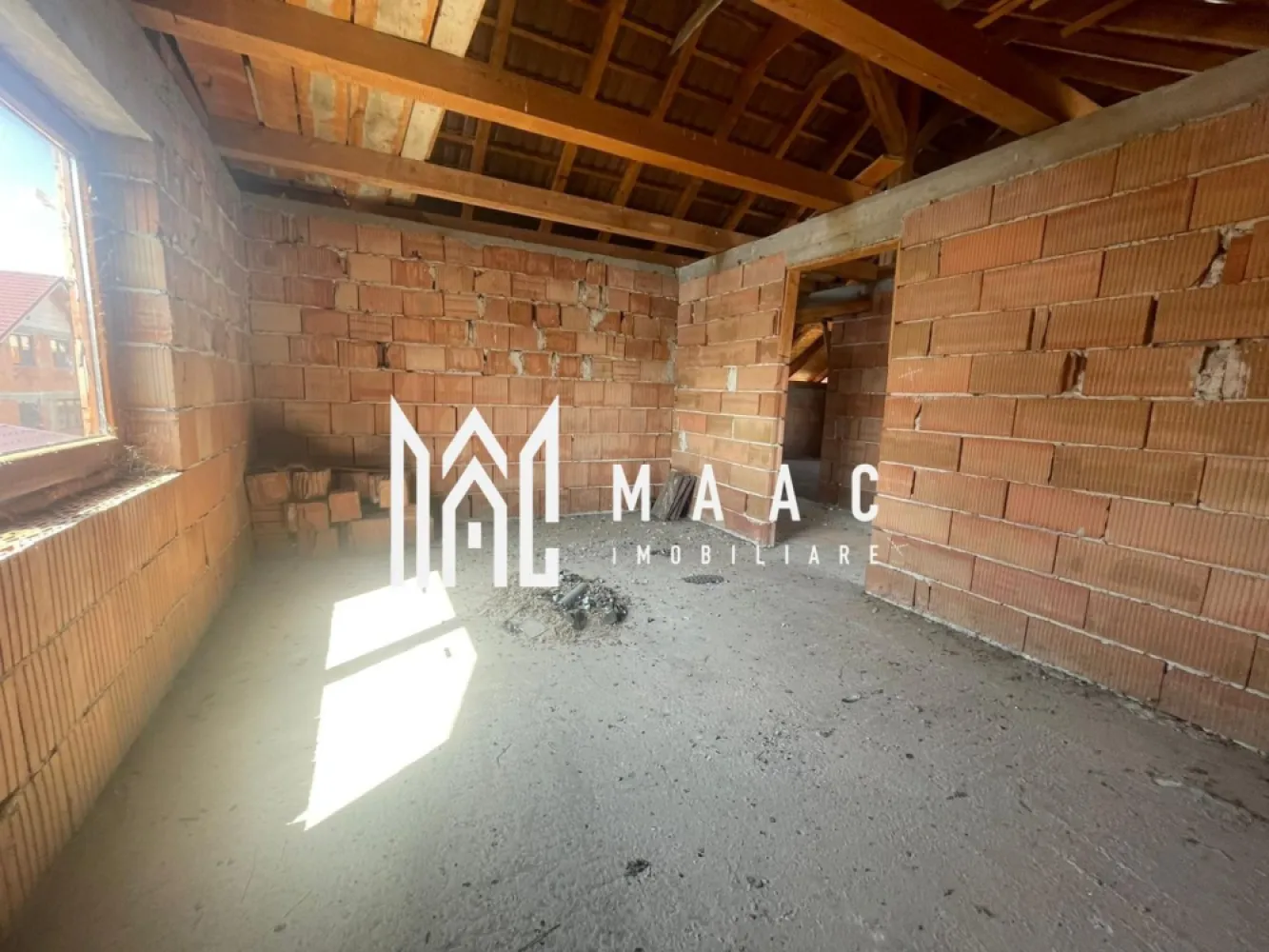 Casă 5 Camere | Individuala | 100 MPU | Cristian - MAAC Imobiliare vă propune spre vânzare o casă spațioasă, aflată în stadiul de construcție la roșu, situată în comuna Cristian, județul Sibiu, o zonă rezidențială liniștită, în plină dezvoltare.

Caracteristici principale:
Suprafață teren: 300 mp

Compartimentare inteligentă și funcțională:
Parter: living spațios, bucătărie, baie, dormitor
Etaj 1: 3 dormitoare, baie

Stadiu: Se predă la roșu, oferind posibilitatea personalizării interioare după propriul gust

Utilități: Apă, canalizare, curent electric – toate disponibile

Avantaje:
Zonă rezidențială nouă, cu acces facil către Sibiu
Ideală pentru locuință de familie sau investiție imobiliară
Posibilitate de amenajare completă conform propriilor nevoi și stil de viață

Pentru mai multe detalii sau pentru a programa o vizionare, vă rugăm să ne contactați, specificand ID-ul CP2641615.
