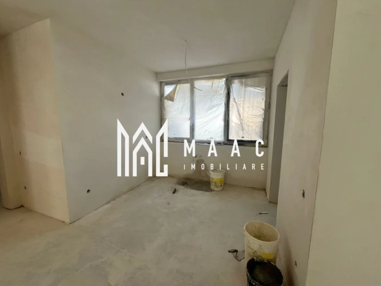 Apartament cu 3 camere | 54 MPU | Balcon | 2 locuri de parcare | Turnișor - Maac Imobiliare vă propune spre vânzare,un apartament situat la etajul 1 al unui imobil cu regim de înălțime P+2, acest apartament este ideal pentru locuit sau investiție. Se află într-o zonă liniștită, cu acces facil către principalele puncte de interes ale orașului.

Caracteristici principale:

Suprafață utilă: 56 mp
Compartimentare: semidecomandată
Balcon generos
2 locuri de parcare incluse
Predare la cheie cu finisaje moderne

Dotări:

Centrală termică proprie
Geamuri termopan
Gresie, faianță, parchet laminat
Ușă metalică, izolație termică
Contorizare individuală
Pentru mai multe informații sau pentru a programa o vizionare, nu ezitați să ne contactați, specificand ID: CP2640835