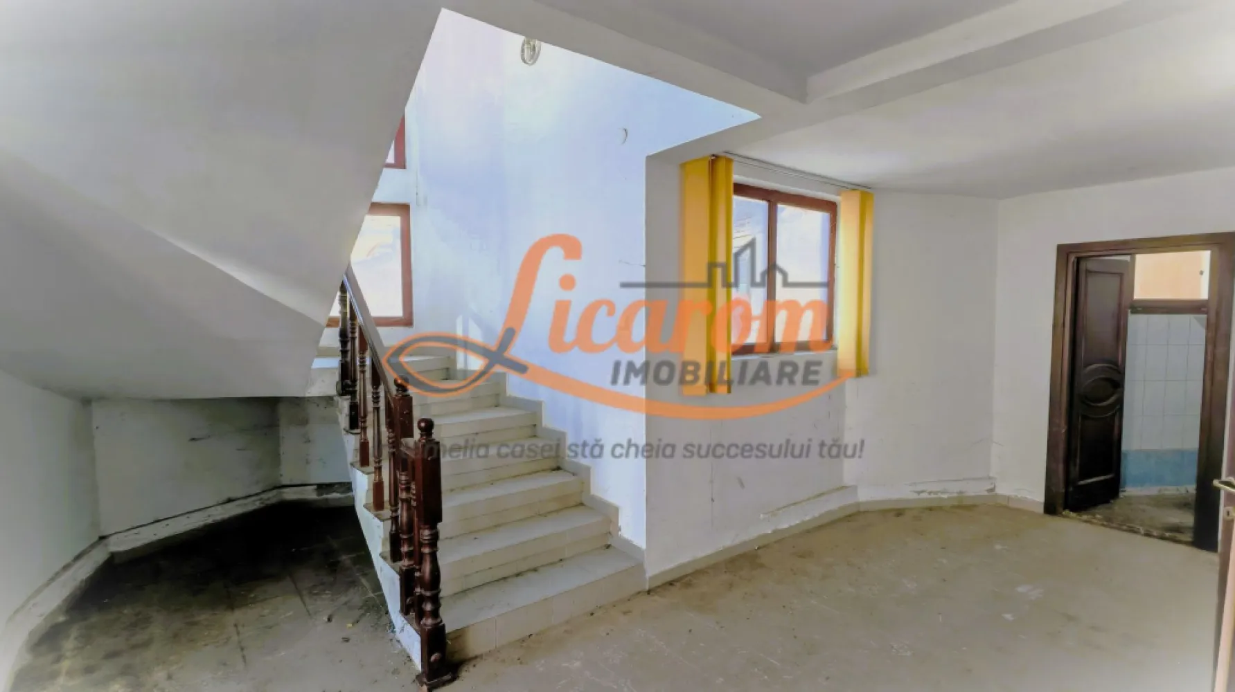 Cladire P+4 Rasnov- Central, IDEAL INVESTITIE. - Licarom Imobiliare propune spre vanzare in zona Centrala Rasnov o CLADIRE P+4 etaje in suprafata de 345 mp pe etaj, avand suprafata totala construita de 1600 mp. Cladirea este construita din caramida in anul 2000 pe structura de cadre de beton si a fost folosita ca si sediu de firma fiind intabulata ca si spatiu comercial. Este pretabila pentru Clinica Medicala,Cladire de birouri,sau spatii hoteliere(pensiune) Constructia este rezistenta si poate fi compartimentata pe nevoile fiecaruia. Cladirea este racordata la utilitati: curent 220 V si 380 V, apa ,canalizare,iar pentru gaz exista proiect pt racordare. Pretul este 165000 euro +TVA. Pentru mai multe relatii si vizionari,nu ezitati sa ne contactati la telefon 0741059397 Consultant imobiliar Calin si 0723985424 Consultant imobiliar Liliana.