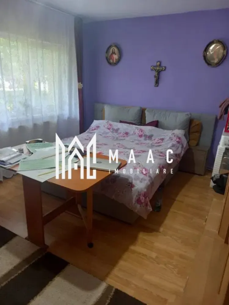 Apartament 2 camere | Parter | Balcon | Pivnita | 64 MPU - MAAC Imobiliare va prezinta un apartament 2 camere decomandat situat la parter – Zona Ștefan cel Mare.

Caracteristici:
Tip apartament: 2 camere, total decomandat
Suprafață utilă: 64 mp
Suprafață totală: 69 mp
Etaj: Parter din 4
Balcon: 5 mp
Pivnita: aproximativ 10 mp cu rafturi de depozitare

Compartimentare:
Living generos, dormitor confortabil, bucătărie separată, extinsă, baie cu cadă și geam pentru aerisire naturală, hol de intrare cu acces facil către toate camerele si balcon de 5 mp.

Notă: Inițial apartamentul dispunea de 2 băi, dar una dintre ele a fost desființată pentru extinderea bucătăriei.

Dotări și finisaje:
Centrală termică proprie cu calorifere 
Se vinde parțial mobilat – rămâne mobilierul de bucătărie
Posibilitate de preluare integrală a mobilierului, în funcție de înțelegere
Zonă cu acces rapid la mijloace de transport în comun
Apropiere de școli, grădinițe, supermarketuri, spitale, parcuri și zone comerciale

Pentru mai multe detalii precizati telefonic ca ati vazut anuntul cu ID: CP2616425