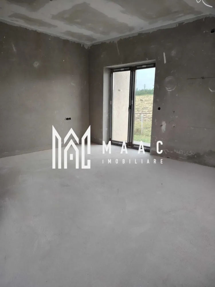 Casa Rezidentiala | 5 Camere | 172 Mp | Șura Mică - MAAC Imobiliare vă prezintă Casa C1, o locuință individuală P+M, situată într-o zonă centrală și liniștită din Șura Mică, cu acces direct din DJ106B și drum privat propriu.

 Suprafață teren: 481.99 mp
 Amprentă la sol: 118.21 mp
 Suprafață utilă: 171.97 mp
 Teren liber: 267.4 mp
 Terasa acoperită: 15.92 mp
 Front stradal: 5.09 m
 2 locuri de parcare pavate în curtea din față
 Zonă BBQ pavata în curtea din spate

- Poziționare excelentă: priveliște superbă, zonă verde, intimitate maximă
- În apropiere: stație de autobuz, școală gimnazială, sală/teren sport

🏠 Compartimentare:
Parter:

Terasă acoperită: 15.92 mp

Hol: 5.45 mp
Baie: 8.62 mp
Living + bucătărie open-space: 48.69 mp
Dressing: 6.38 mp
Cameră: 19.36 mp

Scară de acces mansardă

Mansardă:

Hol: 8.65 mp
2 băi (4.79 mp și 6.64 mp)
Dressing: 4.41 mp
3 dormitoare (21.92 mp, 17.44 mp, 19.62 mp)

Înălțime utilă etaj: între 1.69 m – 3.10 m

 Dotări și finisaje (semifinisată):

Centrală termică pe gaz Ferroli

Încălzire în pardoseală Viega la parter, radiatoare aluminiu la etaj

Instalație electrică completă (curenți tari/trifazic și slabi), sanitară (fără obiecte sanitare)

Ușă metalică la intrare

Tâmplărie Salamander cu 7 camere și geam triplu termoizolant, feronerie Rotto

Izolație exterioară cu polistiren de 10 cm

Pereți tencuiți, șapă mecanizată, fațadă decorativă

Acoperiș cu țiglă ceramică, scări din beton

Contoare individuale (apă, electric, gaz) la limita proprietății

Împrejmuire individuală pentru intimitate

Rețea electrică nouă, post de transformare propriu

 Casă nou construită în anul 2025, optimizată pentru confortul unei familii, cu acces rapid către Sibiu.

📞 Pentru detalii suplimentare, informații și programarea unei vizionări, vă rugăm să ne contactați menționând ID:CP2615568