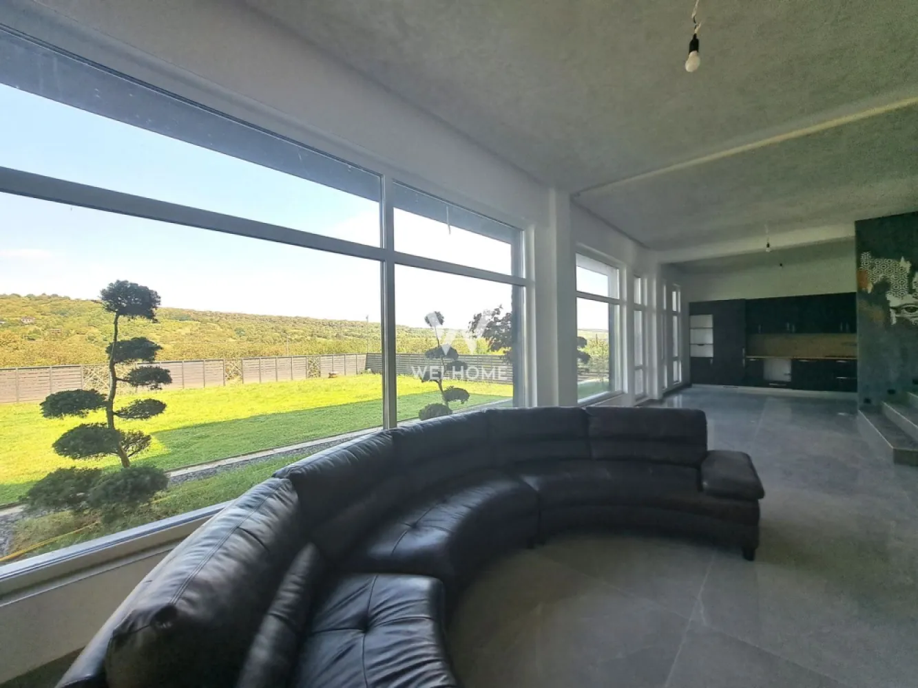 Casa cu piscina interioara si priveliste catre Cetatea Cisnadioarei - Casa NOUA, individuala stil modern, amenajata, pozitie superba - Sibiu, Cisnadie/Cisnadioara
Vine cu un TEREN DE 1200 mp si are o suprafata utila de 240 mp. 

Casa moderna, design futurist - cu piscina interioara si teren generos - intimitate, confort, maxim wiew
Compartimentare (VEZI SCHITE):
PARTER: - hol, baie, garaj, lavanderie, spatiu depozit, piscina, living cu dinning si bucatarie, terasa barbeque
 ETAJ: - 4 dormitoare, dintre care unul cu baie proprie, hol, baie, balcon si o terasa circulabila.
Garajul cu acces direct in holul casei
Piscina interioara, cu dimensiuni considerabile - 50 mp, o putem defini un "Lux" personal

Teren/Curte: poate mai mult decat iti poti dori! Suficient spatiu pentru masini personale/oaspeti, terasa acoperita ( grill in orice sezon) - momente relaxante cu familia sau prieteni. Teren terasat, vegetatie tanara, poti personaliza aceasta proprietate, dupa stilul de viata

PRET: 550.000 Eur + TVA ,COMISION ZERO
Cash sau credit bancar