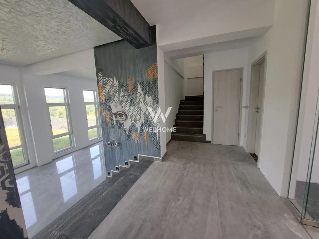 Casa cu piscina interioara si priveliste catre Cetatea Cisnadioarei - Casa NOUA, individuala stil modern, amenajata, pozitie superba - Sibiu, Cisnadie/Cisnadioara
Vine cu un TEREN DE 1200 mp si are o suprafata utila de 240 mp. 

Casa moderna, design futurist - cu piscina interioara si teren generos - intimitate, confort, maxim wiew
Compartimentare (VEZI SCHITE):
PARTER: - hol, baie, garaj, lavanderie, spatiu depozit, piscina, living cu dinning si bucatarie, terasa barbeque
 ETAJ: - 4 dormitoare, dintre care unul cu baie proprie, hol, baie, balcon si o terasa circulabila.
Garajul cu acces direct in holul casei
Piscina interioara, cu dimensiuni considerabile - 50 mp, o putem defini un "Lux" personal

Teren/Curte: poate mai mult decat iti poti dori! Suficient spatiu pentru masini personale/oaspeti, terasa acoperita ( grill in orice sezon) - momente relaxante cu familia sau prieteni. Teren terasat, vegetatie tanara, poti personaliza aceasta proprietate, dupa stilul de viata

PRET: 550.000 Eur + TVA ,COMISION ZERO
Cash sau credit bancar