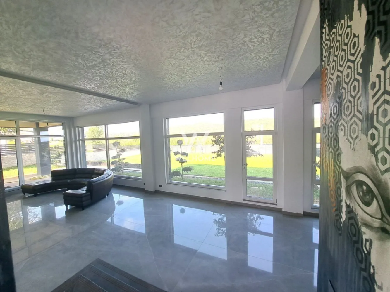 Casa cu piscina interioara si priveliste catre Cetatea Cisnadioarei