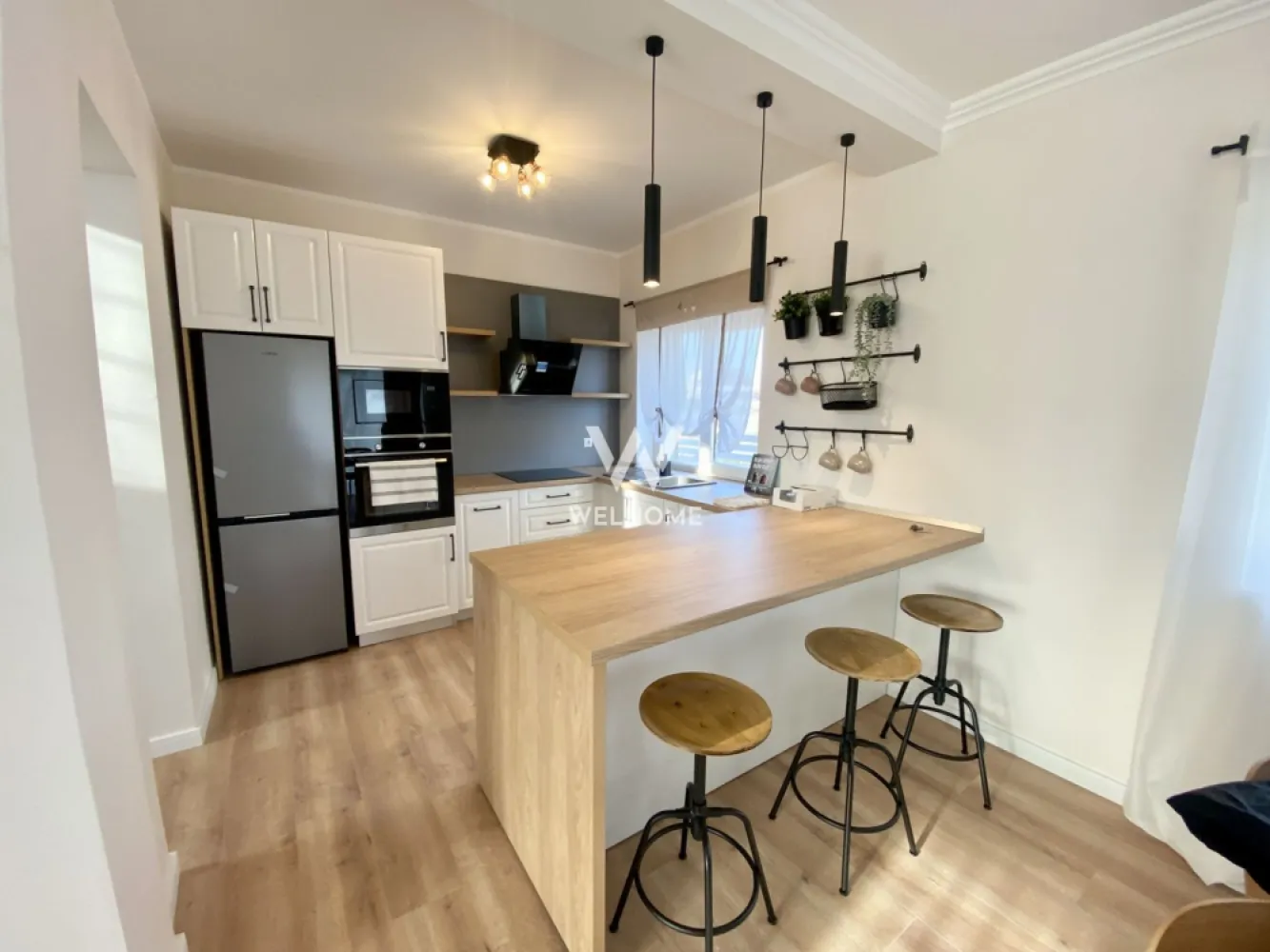 Casa individuala, teren 470 mp - in Talmaciu, Sibiu - Casa individuala 4 camere in zona rezidentiala Verdi Residence, Talmaciu - Sibiu

- Zona in plina dezvoltare, la doar 15 km de Sibiu (10 min cu masina)
- Ansamblu residential exclusiv de case - 54 case
- COMISION 0%
- Suprafata utila: 119 mp
- Suprafata teren: 470 mp, curte libera: 370 mp
- Compartimentare practica: 3 dormitoare, living, bucatarie, 3 bai, spatiu tehnic.
- Terasa acoperita de 20 mp
- Carport 
- La interior casa se preda LA GRI in interior cu peretii semifinisati, pompa de caldura, instalatie de incalzire prin pardoseala, usa de intrare, instalatii electrice si sanitare, racorduri la toate utilitatile. 
- Caile de acces vor fi asfaltate iar strada va fi pavata direct de dezvoltator
*Pozele sunt de prezentare, dar locuinta poate fi amenajata contra-cost

PRET 185.000 euro ( TVA inclus)
Contracost se poate vinde finisata la cheie.
* Cele mai noi locuinte le gasesti pe welhome.ro