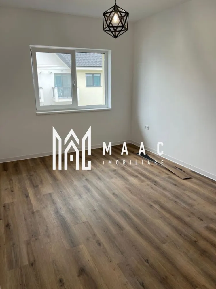 Apartament 2 camere | 54 Mp | Parter | Boxa | Selimbar zona Brana - MAAC Imobiliare vă prezintă un apartament în ansamblul Casian Renaissance – Șelimbăr, zona Brana
📍 Locație excelentă – la doar câteva minute de centrul comercial Shopping City Sibiu, într-o zonă liniștită și bine conectată din Șelimbăr.

 Acces facil din Sibiu:

Strada Ștefan cel Mare
Strada Octavian Goga (Șelimbăr)
Strada P. Brana

 Toate drumurile sunt asfaltate, iar infrastructura este complet amenajată.

 Despre proiectul Casian Renaissance:
Un concept rezidențial premium, gândit pentru cei care își doresc calitate, confort, siguranță și eleganță într-un cadru modern și bine organizat.

Proiectul cuprinde:

6 imobile de tip P+3, fiecare dotat cu lifturi moderne
Un total de 256 unități locative, inclusiv:

Garsoniere
Apartamente cu 2 camere
Apartamente cu 3 camere

 Facilități și avantaje:

 Design arhitectural deosebit – fațade placate cu profile ornamentale (interior & exterior)
 Lifturi performante în fiecare bloc
 Alei de promenadă și spații verzi generoase
 Loc de joacă pentru copii
 Locuri de parcare amenajate
 Iluminat stradal modern
 Construcție solidă, cu finisaje premium și materiale de calitate

 De ce să alegi Casian Renaissance?

✅ Stil arhitectural elegant
✅ Accesibilitate excelentă
✅ Confort urban într-un cadru relaxant
✅ Locuințe spațioase și bine compartimentate
✅ Un stil de viață modern, liniștit și sigur

📞 Pentru detalii și programarea unei vizionări, te rugăm să ne contactezi specificând ID :CP2613911