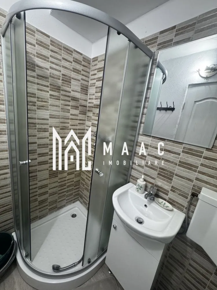 Apartament 2 camere semidecomandat | Lazaret, Sibiu | 40 mp, mobilat - Apartament cu 2 camere semidecomandat, situat în Lazaret, Sibiu, pe Strada Macaralei, cu 40 mp utili și compartimentare practică pentru locuire pe termen lung.

Detalii proprietate:
• Suprafață utilă: 40 mp
• Suprafață construită: 48 mp
• Compartimentare: semidecomandat
• Configurație: living, dormitor, bucătărie, baie
• Etaj 3 din 5
• An construcție: 1990
• Stare interioară: bună
• Apartamentul este complet mobilat și utilat
• Imobil finalizat

Proprietatea este amplasată pe Strada Macaralei, în zona Lazaret din Sibiu. Localizarea este menționată în datele anunțului și oferă un reper clar pentru identificarea proprietății.

Pentru mai multe detalii sau pentru programarea unei vizionări, contactați echipa MAAC Imobiliare și menționați Cod anunț CP3063377.