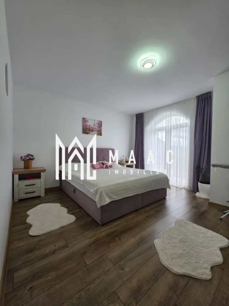 Casa Individuala I Teren 753mp I Curte +Terasa I Cristian - MAAC Imobiliare va prezinta o casa superba, pe 2 nivele P+1E, decomandata, situata intr-o zona linistita din Cristian. 

Compartimentare : 
Parter: Hol, living generos de 35mp cu iesire pe terasa, bucatarie separata, baie cu dus, debara, casa scarii.
Etaj: Hol, 3 dormitoare ( unul cu dressing ), baie cu cada, 2 balcoane 

Locuinta este decomandata si ofera acces facil spre fiecare incapere. 

Curtea este amenajata cu terasa inchisa ( 35mp), loc pentru gratar si spatiu pentru foc de tabara, carport auto, pavele+gazon. 

In spate se gaseste si o magazie pentru unelte. 

Avantaje si dotari:

Izolatie exterioara cu polistiren de 10
Izolatie pod cu vata bazaltica 20cm
Pod pentru depozitare pe toata suprafata casei
Gard nou ( urmeaza sa fie montat) 
Termopane noi la terasa ( urmeaza sa fie montate) 

Aer conditionat

Centrala termica prin condensare + calorifere. 

Zona linistita, departe de trafic si agitatie.

Clasa energetica A, costuri reduse .

Predare exact ca in poze, mobilata si utilata, mutare imediata.

Acte actuale, fara sarcini, se poate achizitiona si prin credit.

Pentru mai multe detalii sau vizionari mentionati ID : CP2612792