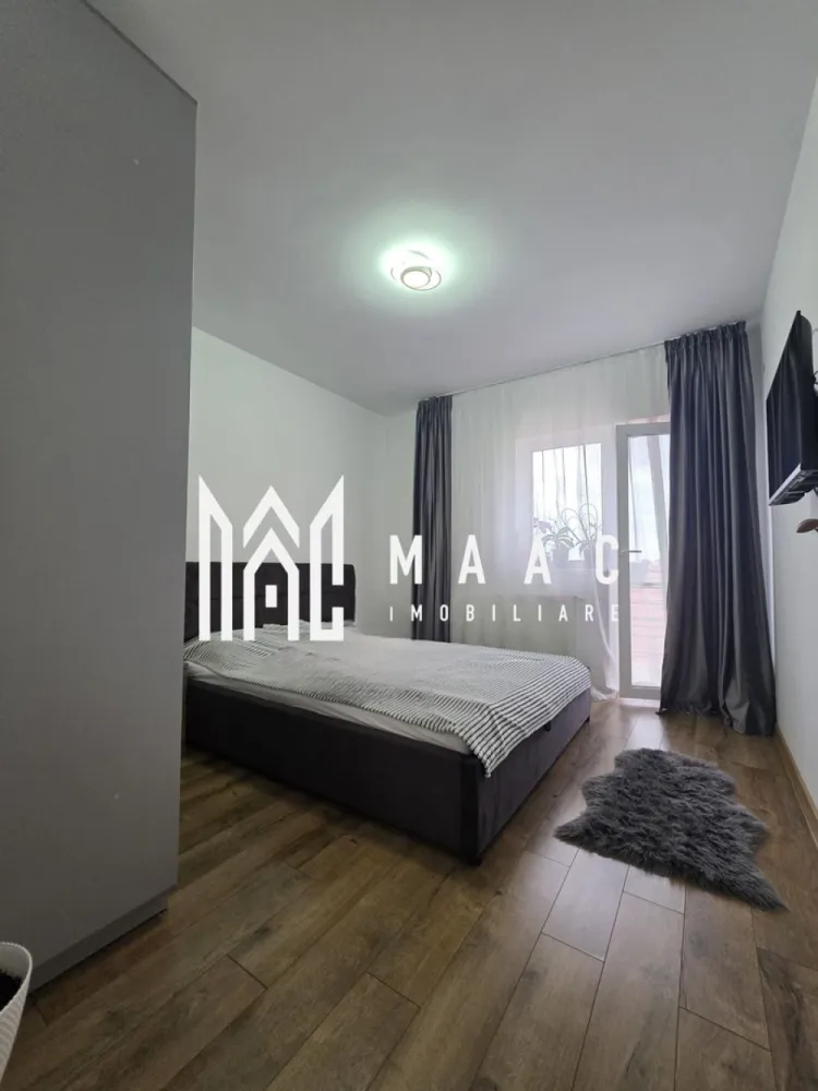 Casa Individuala I Teren 753mp I Curte +Terasa I Cristian - MAAC Imobiliare va prezinta o casa superba, pe 2 nivele P+1E, decomandata, situata intr-o zona linistita din Cristian. 

Compartimentare : 
Parter: Hol, living generos de 35mp cu iesire pe terasa, bucatarie separata, baie cu dus, debara, casa scarii.
Etaj: Hol, 3 dormitoare ( unul cu dressing ), baie cu cada, 2 balcoane 

Locuinta este decomandata si ofera acces facil spre fiecare incapere. 

Curtea este amenajata cu terasa inchisa ( 35mp), loc pentru gratar si spatiu pentru foc de tabara, carport auto, pavele+gazon. 

In spate se gaseste si o magazie pentru unelte. 

Avantaje si dotari:

Izolatie exterioara cu polistiren de 10
Izolatie pod cu vata bazaltica 20cm
Pod pentru depozitare pe toata suprafata casei
Gard nou ( urmeaza sa fie montat) 
Termopane noi la terasa ( urmeaza sa fie montate) 

Aer conditionat

Centrala termica prin condensare + calorifere. 

Zona linistita, departe de trafic si agitatie.

Clasa energetica A, costuri reduse .

Predare exact ca in poze, mobilata si utilata, mutare imediata.

Acte actuale, fara sarcini, se poate achizitiona si prin credit.

Pentru mai multe detalii sau vizionari mentionati ID : CP2612792