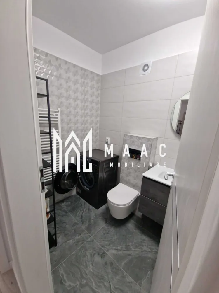 Apartament 2 camere I lift I Doamna Stanca - MAAC Imobiliare vă propune spre închiriere un apartament cu 2 camere, situat la etajul 6 din 7 al unui imobil nou amplasat pe strada Doamna Stanca, într-o zonă modernă și foarte bine conectată la principalele puncte de interes din Sibiu. Proprietatea este ideală pentru persoanele care își doresc confort, acces rapid către zone comerciale și o locuință complet mobilată și utilată, disponibilă imediat.

Apartamentul beneficiază de compartimentare decomandată, oferind un spațiu eficient organizat și luminos. Locuința este compusă din hol de acces, living open-space cu bucătărie, dormitor, baie cu cadă și un balcon generos, cu acces atât din living, cât și din dormitor, perfect pentru relaxare și pentru un plus de confort.

Imobilul este amplasat într-o zonă cu acces facil către numeroase supermarketuri și Shopping City Sibiu, oferind toate avantajele unei locații moderne și dinamice, potrivite pentru un stil de viață activ.

Apartamentul se predă complet mobilat și utilat, fiind pregătit pentru mutare imediată. Se percepe o garanție în cuantumul unei chirii lunare. Proprietatea nu acceptă animale de companie.

Caracteristici:
-Apartament cu 2 camere
-Etaj 6 din 7
-Imobil nou
-Compartimentare decomandată
-Living open-space cu bucătărie
-Balcon generos cu acces din living și dormitor
-Baie cu cadă
-Se predă mobilat și utilat
-Disponibil imediat
-Aproape de supermarketuri și Shopping City Sibiu
-Zonă cu acces facil către punctele de interes
-Nu se acceptă animale de companie

Pentru mai multe detalii, vă rugăm să menționați telefonic numărul CP3062631.