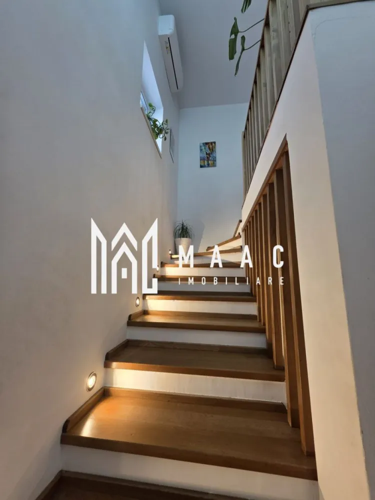 Casa Individuala I Teren 753mp I Curte +Terasa I Cristian - MAAC Imobiliare va prezinta o casa superba, pe 2 nivele P+1E, decomandata, situata intr-o zona linistita din Cristian. 

Compartimentare : 
Parter: Hol, living generos de 35mp cu iesire pe terasa, bucatarie separata, baie cu dus, debara, casa scarii.
Etaj: Hol, 3 dormitoare ( unul cu dressing ), baie cu cada, 2 balcoane 

Locuinta este decomandata si ofera acces facil spre fiecare incapere. 

Curtea este amenajata cu terasa inchisa ( 35mp), loc pentru gratar si spatiu pentru foc de tabara, carport auto, pavele+gazon. 

In spate se gaseste si o magazie pentru unelte. 

Avantaje si dotari:

Izolatie exterioara cu polistiren de 10
Izolatie pod cu vata bazaltica 20cm
Pod pentru depozitare pe toata suprafata casei
Gard nou ( urmeaza sa fie montat) 
Termopane noi la terasa ( urmeaza sa fie montate) 

Aer conditionat

Centrala termica prin condensare + calorifere. 

Zona linistita, departe de trafic si agitatie.

Clasa energetica A, costuri reduse .

Predare exact ca in poze, mobilata si utilata, mutare imediata.

Acte actuale, fara sarcini, se poate achizitiona si prin credit.

Pentru mai multe detalii sau vizionari mentionati ID : CP2612792