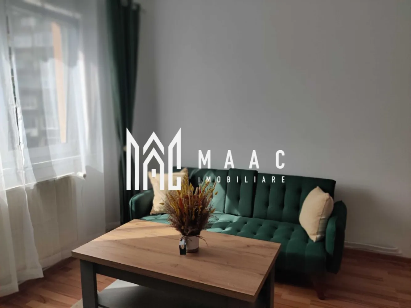 Apartament 2 camere semidecomandat | Sibiu Mihai Viteazul | 40 mp, etaj 4/5 - Apartament cu 2 camere semidecomandat de închiriat în Sibiu, zona Mihai Viteazul, cu 40 mp utili, situat la etajul 4 din 5 și disponibil pentru mutare imediată.

Detalii proprietate:
• Suprafață utilă: 40 mp
• Suprafață construită: 48 mp
• Compartimentare: semidecomandat
• Configurație: living, dormitor, bucătărie și baie
• Etaj 4 din 5
• An construcție: 1980
• Stare interioară: finisat clasic
• Construcție finalizată
• Complet mobilat și utilat
• Pardoseli din lemn

Proprietatea este amplasată în Sibiu, în zona Mihai Viteazul, pe Bulevardul Mihai Viteazul, cu acces facil către punctele de interes ale zonei.

Cod anunț CP3065558. Contactați echipa MAAC Imobiliare pentru detalii suplimentare și pentru programarea unei vizionări.