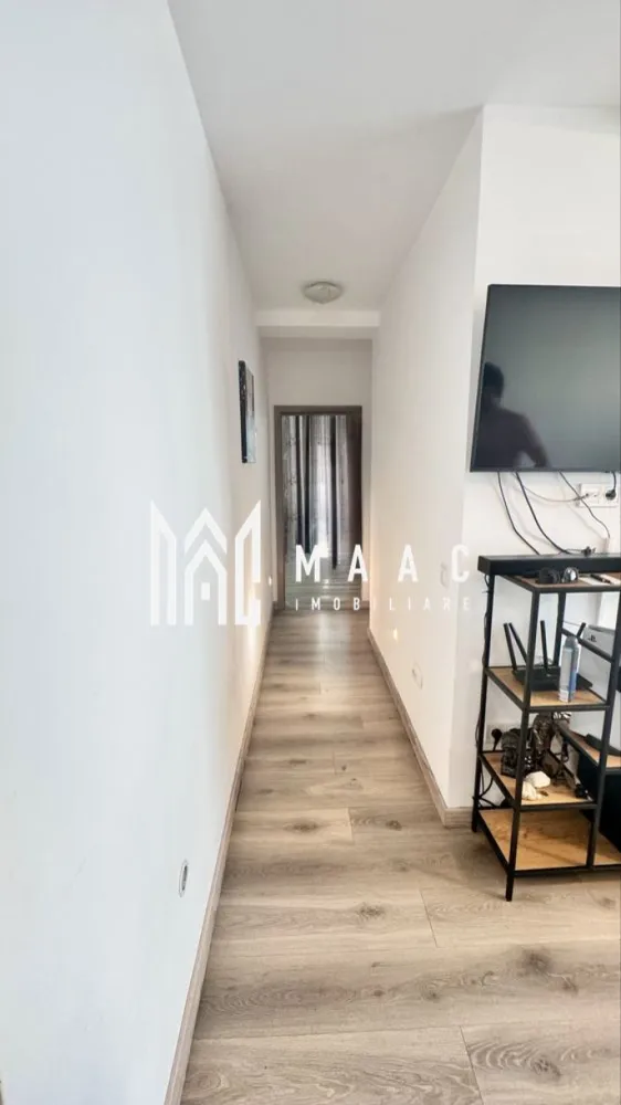 Apartament 3 camere | 60 Mp | Parter| l Cartierul Arhitectilor - Maac Imobiliare vă propune spre vânzare un apartament modern cu 3 camere, situat la parterul unui bloc construit în 2015, în Cartierul Arhitecților.

📐 Suprafață utilă: 60 mp
📍 Compartimentare eficientă:

2 dormitoare spațioase

Living open-space cu bucătărie

Baie modernă
Hol generos
Balcon
Boxă în pod

Loc de parcare propriu, chiar în fața balconului

 Finisaje și dotări de calitate:

Mobilier complet Naturlich (living, dormitoare, canapele)

Bucătărie realizată din MDF
Parchet laminat de 12 mm, pentru trafic intens
Spoturi cu senzori pe hol
Centrală termică în condensare

 Electrocasnice incluse:

Mașină de spălat rufe
Mașină de spălat vase
Televizor LED
Frigider

 Opțiuni flexibile de achiziție:

Se poate prelua cu chiriași activi – investiție gata pregătită
Sau se poate elibera, ideal pentru locuire personală
 Zonă liniștită și în dezvoltare, aproape de:

Lidl, Kaufland
Grădinițe, școli, biserică
Transport public

Alte magazine și facilități urbane

📞 Contactează-ne pentru detalii sau o vizionare, specificând ID: CP2610925