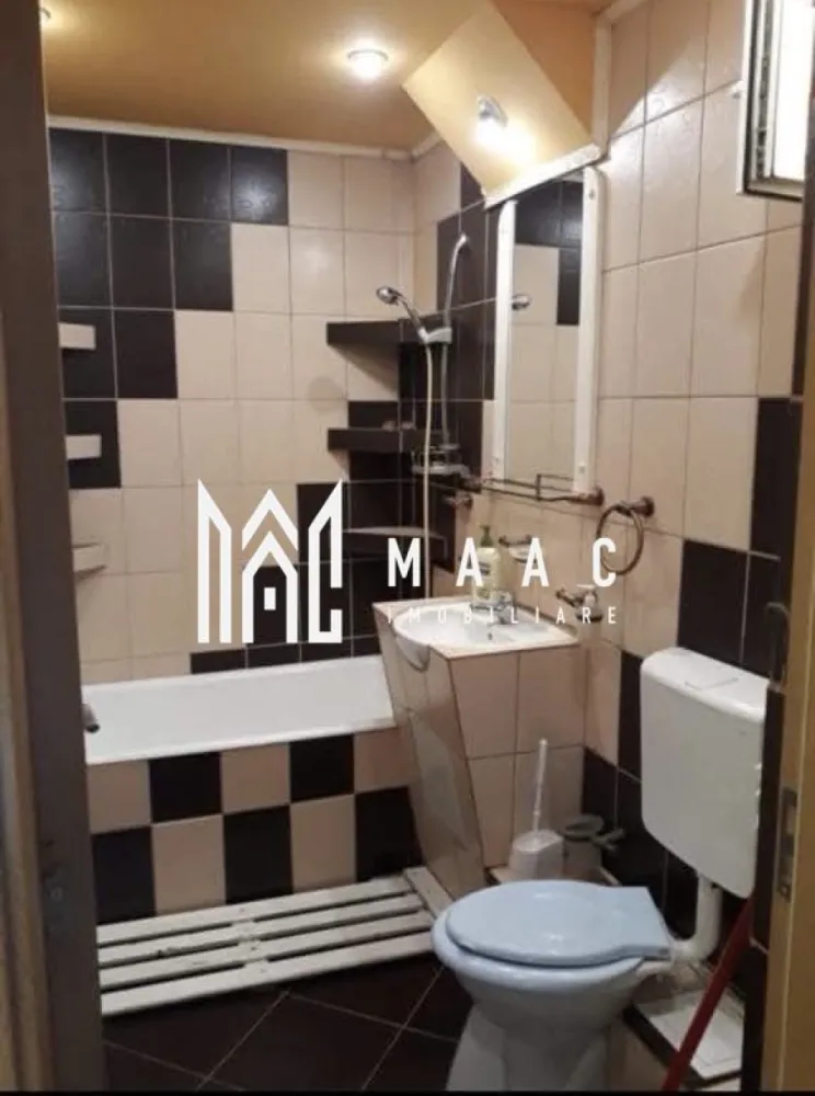 Apartament 3 camere I Decomandat I I Etaj 1 | Terezian - MAAC Imobiliare vă propune spre închiriere un apartament cu 3 camere decomandate, situat într-o zonă extrem de practică din Sibiu , ideal pentru locuire imediată. Apartamentul este amplasat la etajul 4 al unui bloc liniștit, cu o singură scară, având o compartimentare eficientă și o lumină naturală excelentă în toate camerele. Proprietatea dispune de: 3 camere decomandate, spațioase și luminoase Balcon generos, închis, care deservește ambele dormitoare Bucătărie complet mobilată și echipată Baie complet funcțională Hol cu spații de depozitare Detalii imobil: Suprafață: 72 mp Tip construcție: caramida Finisaje: mobilat complet, pregătit pentru mutare imediată Locație excelentă – situat în apropierea Școlii nr. 18 și la doar câteva minute de mers pe jos de Lidl, cu acces facil către centrul orașului. Zona este apreciată pentru liniște și proximitatea față de puncte esențiale de interes (transport public, școli, magazine). Disponibilitate: Imobilul este disponibil pentru mutare începând cu data de 20 iulie. Garantie timp de 12 luni Preț închiriere: 410 euro/lună Pentru mai multe informații și programarea unei vizionări, nu ezitați să ne contactați specificati ID:CP2608021