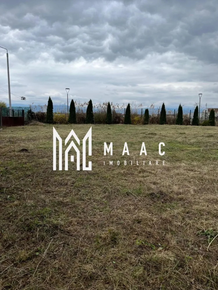 Teren 1900MP | Utilitati | Lacul lui Binder - MAAC Imobiliare propune atentiei dumneavoastra un teren intravilan si hala industriala, cu utilitati, in zona Lacul lui Binder.

Spatiul este compartimentat astfel:
- spatiu productie: 280.68 mp
- birouri: 136.5 mp
- vestiare + depozit: 33.93 mp

Structura halei este din caramida, acoperisul din tabla si podeaua este din rasina epoxidica.

Pentru mai multe detalii specificati: CP2606624