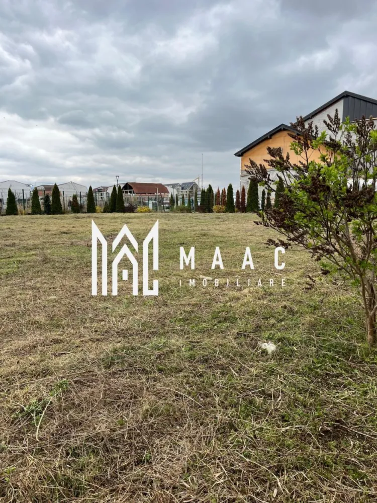 Teren 1900MP | Utilitati | Lacul lui Binder - MAAC Imobiliare propune atentiei dumneavoastra un teren intravilan si hala industriala, cu utilitati, in zona Lacul lui Binder.

Spatiul este compartimentat astfel:
- spatiu productie: 280.68 mp
- birouri: 136.5 mp
- vestiare + depozit: 33.93 mp

Structura halei este din caramida, acoperisul din tabla si podeaua este din rasina epoxidica.

Pentru mai multe detalii specificati: CP2606624