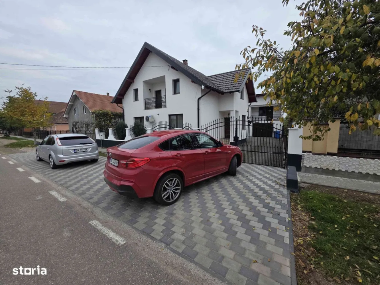 BRASADAS vinde casa in BOTIZ. - Agentia Imobiliara BRASADAS vinde casa in comuna Botiz la 2 km de oras, cu scoala , magazin alimentar , farmacie la 2 min , cu 3 locuri de parcare in fata casei , 2 garaje , terasa privata , gradina 5 arii ,full dotata si utilata , incalzire cu microcentrala , 3 dormitoare , 2 bai, living maree, bucatarie maree, aer conditionat,semineu, beci , sisteme video , alarma cu senzori de miscare ,garaj cu etaj, anexe etc.
www.brasadas.com.