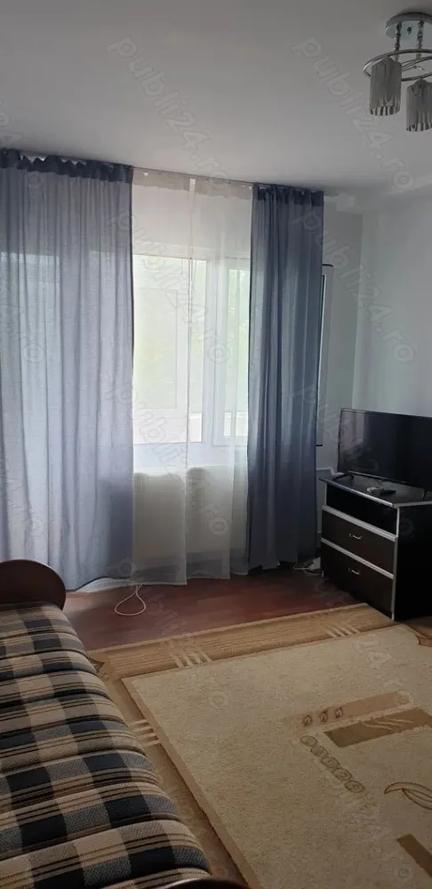 BRASADAS închiriază garsoniera 4/4 Metrou Dristor Park Lake. - Agenția imobiliara BRASADAS închiriază garsoniera la Dristor - Park Lake, 6 minute metrou, parchet, greie, faianta, usa metalica, mobilata si utilata complet, AC, renovata recent, etaj 4/4. Foarte aproape de Mall Park Lake. www.brasadas.com.