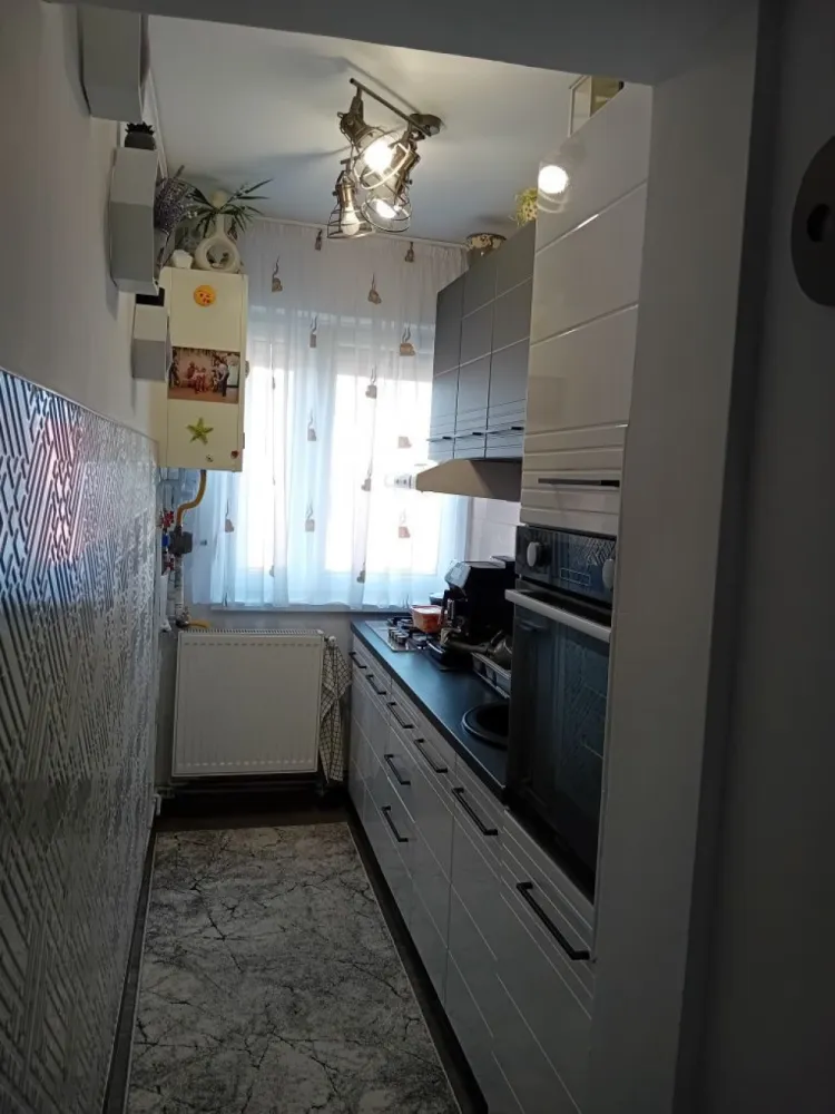 BRASADAS vinde ap 2 cam in 14 Mai etajul 3. - Agenția imobiliara BRASADAS vinde apartament cu 2 camere in 14 mai la etajul 3.
Apartamentul a fost renovat de un an are termopane jaluzele plasa de tantari parchet nou.
www.brasadas.com.