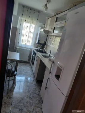 BRASADAS vinde ap 2 cam etaj 4/4 în Micro 16