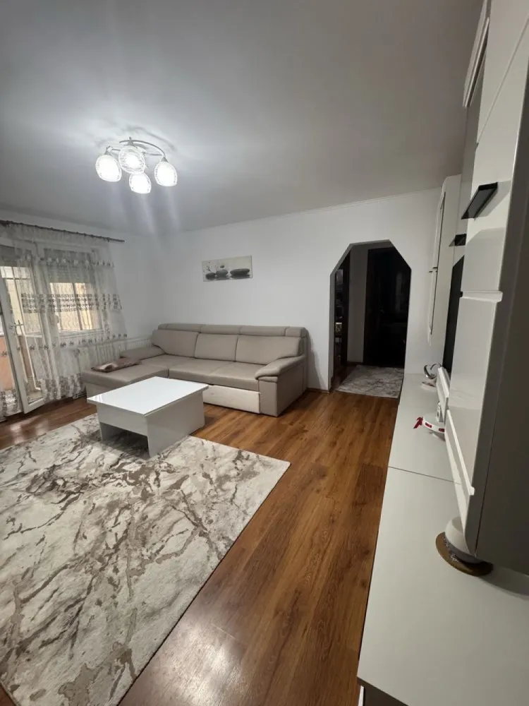 BRASADAS vinde ap 2 cam etaj 4/4 în M16. - Agenția imobiliara BRASADAS vinde apartament situat la etajul 4, compus din 2 camere semidecomandate, balcon, bucătărie și baie. Locuința este gata de mutat, îngrijită și luminoasă.
Dotat cu 2 aparate de aer condiționat (în fiecare cameră)
Compartimentare practică și confortabilă
Bloc curat, zonă liniștită, aproape de magazine, școli și transport
Acoperiș făcut
www.brasadas.com.