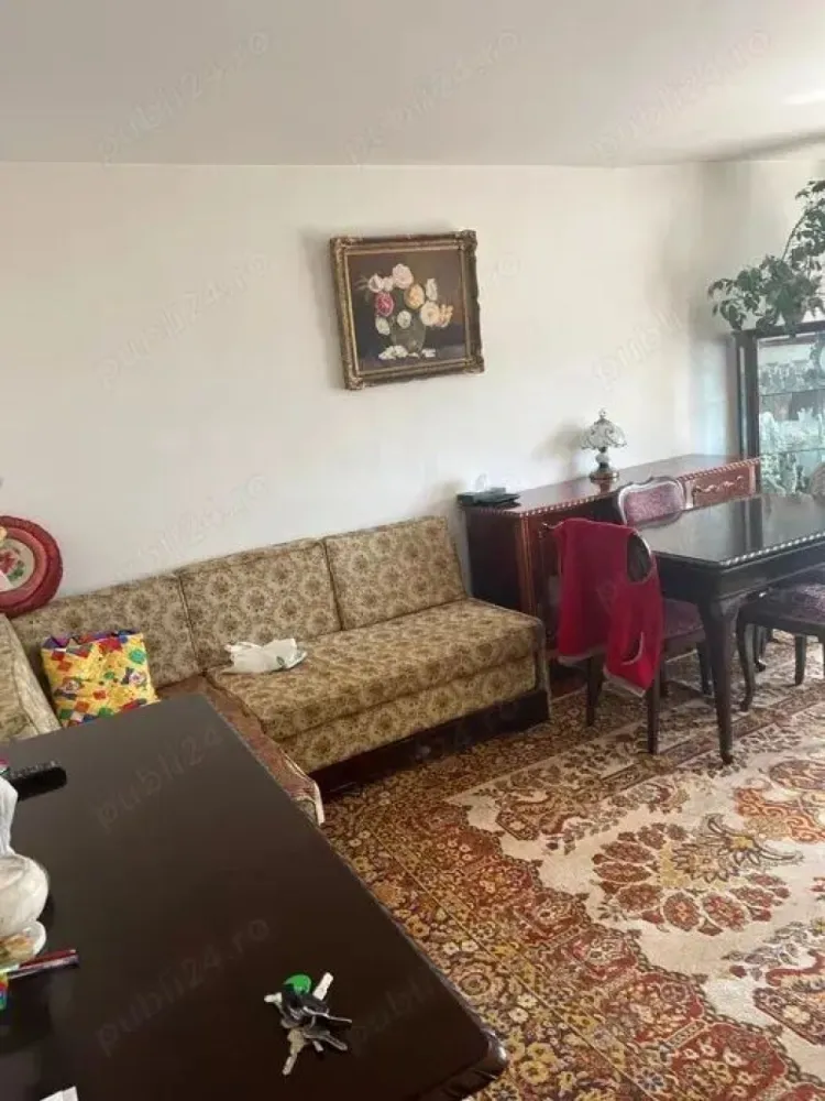 BRASADAS vinde ap 2 cam - Agenția imobiliara BRASADAS vinde apartament cu 2 camere decomandate, living și dormitor spațios. 
Bucătăria mărita dotata cu plita, cuptor, hota, cămara de alimente și balcon tip loja. 
Loc de parcare inclus, aer condiționat.
Hol, baie și un salon de 25 mp.
Zona foarte buna, potrivit pentru familii cu copii. 
In proximitate se afla scoli, gradinite, creșă, acces facil la mijloace de transport, piața alimentara, supermarket etc.