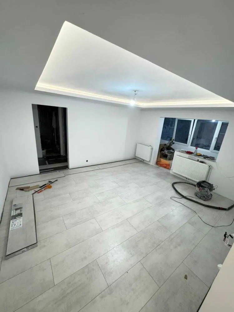 BRASADAS vinde ap 2 cam M16 Etaj 1/4. - Agenția imobiliara BRASADAS vinde apartament in Micro 16 la etaj 1/4.
Apartament reconfigurat in 2 dormitoare, living , 2 hol , baie si balcon inchis cu geamuri termopane , 54 mp . 
Renovat complet. 
Instalatie electrica complet noua, instalatie de incalzire noua, uși porta dors , geamuri termopan, izolat si finasat cu tencuiala decorativa. 
www.brasadas.com.