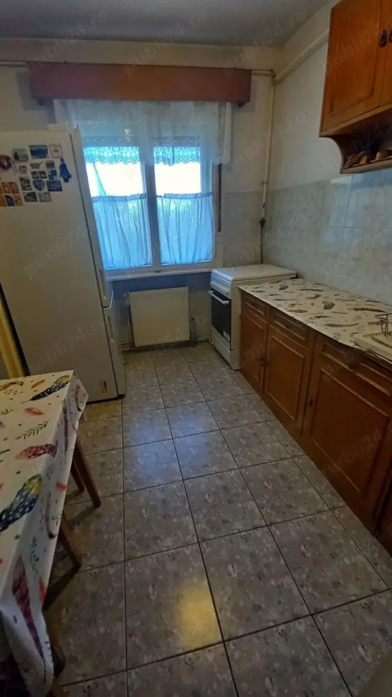 BRASADAS vinde ap 3 cam 4/4 Micro 15. - Agenția imobiliara BRASADAS vinde apartament cu 3 camere Micro 15 etajul 4, pe strada Careiului. Apartamentul are 63,86 mp, din caramida. 
Compus din 3 camere, baie, bucătărie, 2 holuri, 2 debareuri, balcon, pivnița, cu centrală proprie noua.
Se vinde mobilat parțial sau nemobilat .
www.brasadas.com.