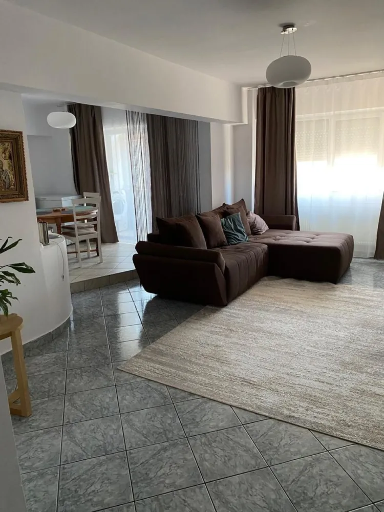 BRASADAS vinde ap 3 cam 7/8 Soarelui. - Agenția imobiliara BRASADAS vinde apartament cu 3 camere, foarte frumos si primitor, fiind compus din două dormitoare, living, baie, bucătărie spațioasă, debara și balcon inchis cu termopane, suprafață utilă de 88mp, în Piața Soarelui, la etajul 7 din 8, într-o zonă foarte bună si accesibilă. Apartamentul dispune de încălzire cu centrală și calorifere și aparat de aer condiționat. Blocul urmează să fie reabilitat, inclusiv casa scării, lucrările fiind demarate pentru izolarea cu polistiren. 
www.brasadas.com.