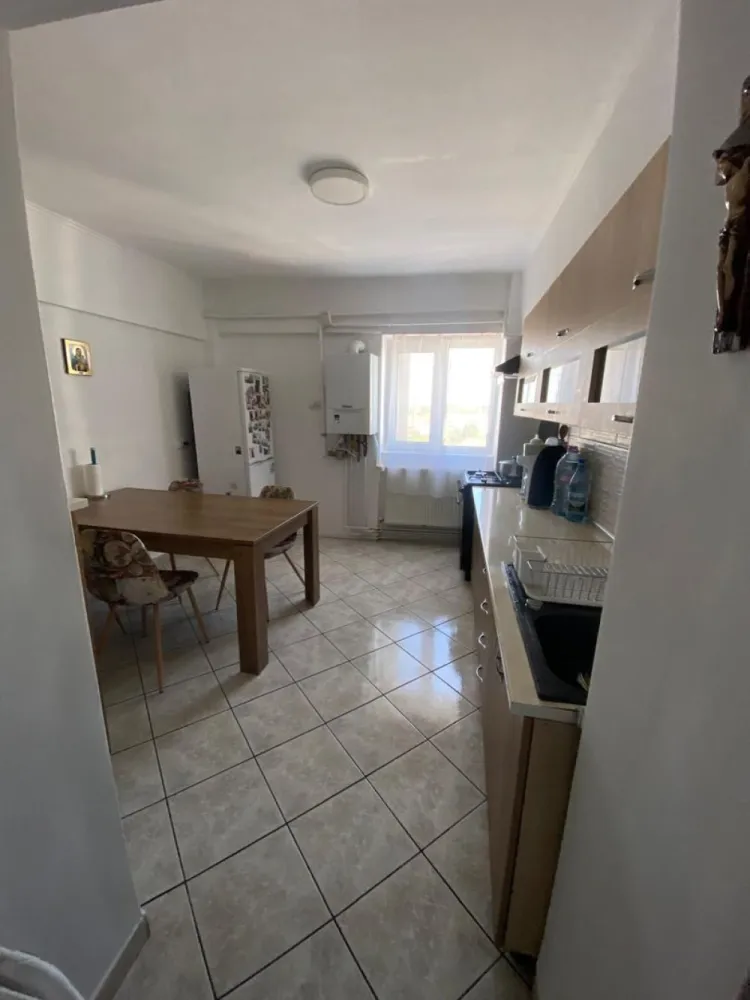 BRASADAS vinde ap 3 cam 7/8 Soarelui. - Agenția imobiliara BRASADAS vinde apartament cu 3 camere, foarte frumos si primitor, fiind compus din două dormitoare, living, baie, bucătărie spațioasă, debara și balcon inchis cu termopane, suprafață utilă de 88mp, în Piața Soarelui, la etajul 7 din 8, într-o zonă foarte bună si accesibilă. Apartamentul dispune de încălzire cu centrală și calorifere și aparat de aer condiționat. Blocul urmează să fie reabilitat, inclusiv casa scării, lucrările fiind demarate pentru izolarea cu polistiren. 
www.brasadas.com.
