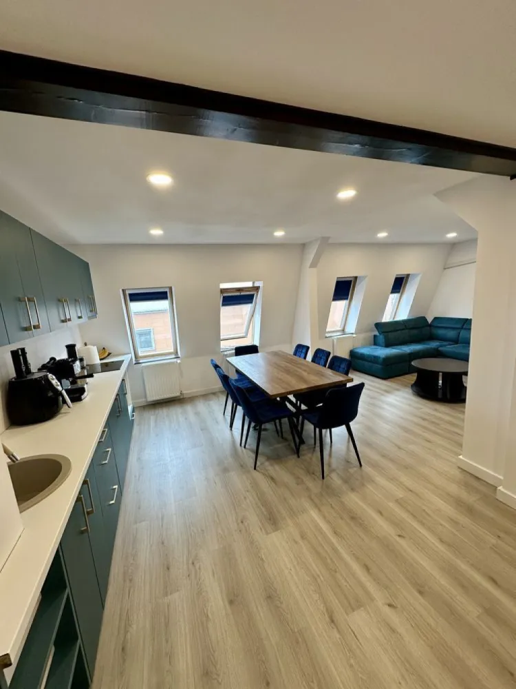 BRASADAS vinde ap 4 cam 4/4 CLOSCA. - Agenția imobiliara BRASADAS vinde apartament pe 2 nivele,cu 3 dormitoare, pe Bulevardul Cloșca.

Descoperă confortul unui apartament spațios, situat într-un bloc construit în 2008
Suprafața utilă 79mp
-3 dormitoare
-1 dressing
-living luminos cu acces la bucătărie
-colțar extensibil
-baie complet echipată
-etaj 4/4 într-un bloc cu lift
-recent renovat și izolat fonic
-încălzire centralizată la comun
-climatizare-aer condiționat 
-orientare ideală spre soare,lumina naturală pe tot parcursul zilei
-se vinde mobilat 
-întrerupător inteligent cu touch,wireless.
www.brasadas.com.