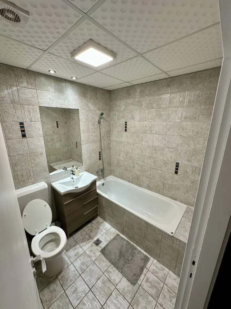 BRASADAS vinde ap 4 cam 4/4 CLOSCA. - Agenția imobiliara BRASADAS vinde apartament pe 2 nivele,cu 3 dormitoare, pe Bulevardul Cloșca.

Descoperă confortul unui apartament spațios, situat într-un bloc construit în 2008
Suprafața utilă 79mp
-3 dormitoare
-1 dressing
-living luminos cu acces la bucătărie
-colțar extensibil
-baie complet echipată
-etaj 4/4 într-un bloc cu lift
-recent renovat și izolat fonic
-încălzire centralizată la comun
-climatizare-aer condiționat 
-orientare ideală spre soare,lumina naturală pe tot parcursul zilei
-se vinde mobilat 
-întrerupător inteligent cu touch,wireless.
www.brasadas.com.