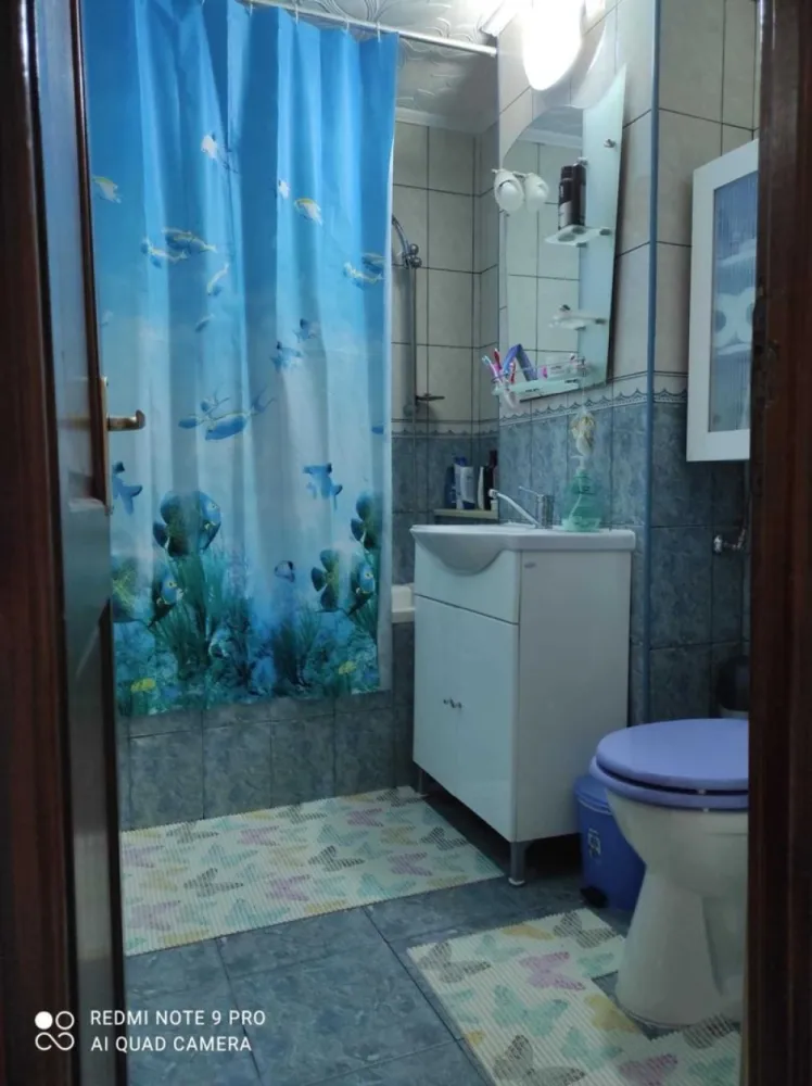 BRASADAS vinde ap 3 camere etajul 3/4. - Agenția imobiliara BRASADAS vinde apartament cu 3 camere, etajul 3/4, mobilat , utilat compus din living, 2 dormitoare, bucătărie, 2 băi, 2 holuri, balcon închis cu geam termopan.
Apartamentul are centrala termica pe gaz, aer condiționat, parchet laminat, gresie , faianță, geamuri termopan.
Blocul este din beton și izolat exterior.
Pentru mai multe oferte accesați www.brasadas.com.