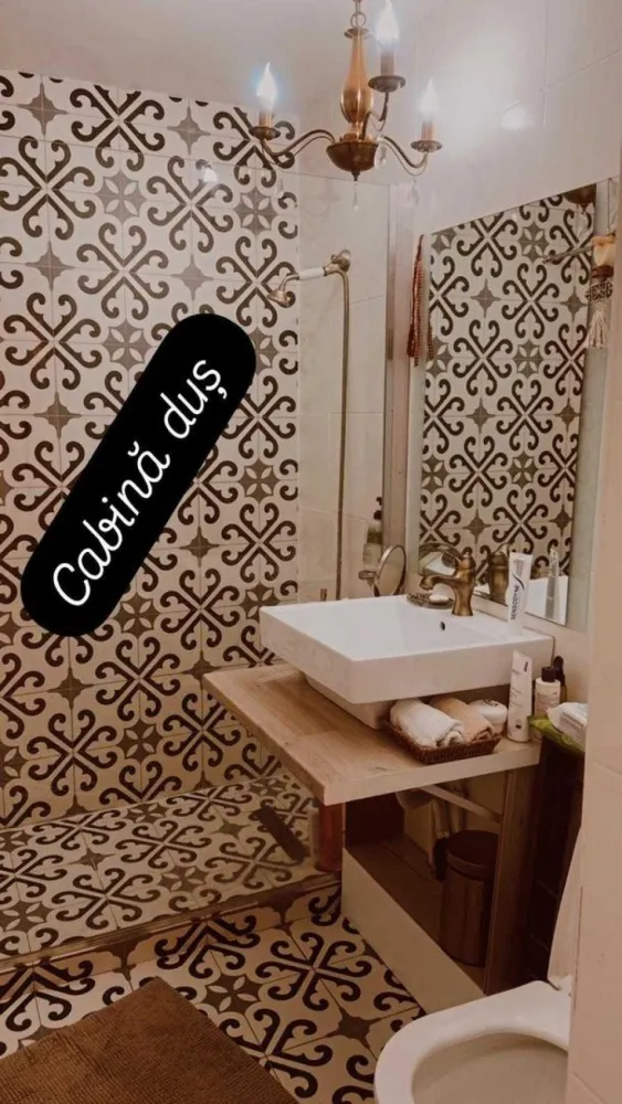 Zona Nord Decomandat 3 camere - Apartament decomandat 3 camere in Baneasa, la 1 minut de Parcul Herastrau. Loc de parcare ADP.
Apartamentul se afla in str. Horia Macelariu, etaj 4/4, cu o suprafata de 71mp, este izolat termic, curat, renovat, geamuri termopan, parchet, gresie, faianta. Acces boxa comuna pentru depozitare.
Scara curata cu supravegere video, zona deosebit de linistita.
In apropiere (2 minute de mers pe jos): statie de autobuz, scoala, gradinita, piata si magazine.