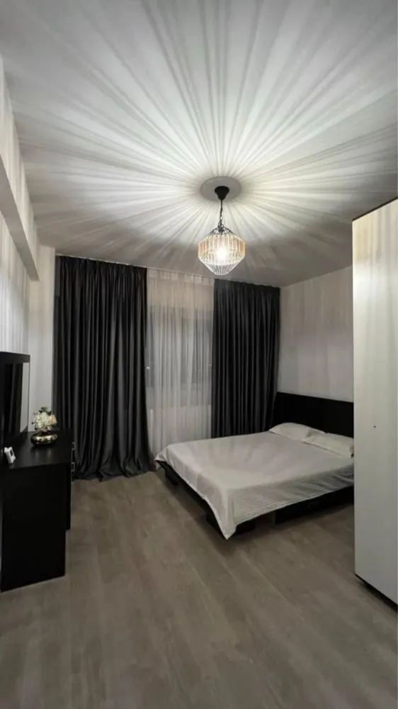 Apartament de inchiriat Nazuintei! - Inchiriez apartament in regim hotelier cu 3 camere + parcare, apartamentul este complet utilat.
-2 dormitoare
-living
-1bai
-1 balcoan
-bucatarie cu toate electrocasnicele
-incalzire prin centrala

Langa bloc dispuneti de magazine,mini market, farmacie,profi,mega image,jisk si leroy merlin.

Acest apartament se inchiriza cu parcarea subterana.

Apartamentul este nou.
Pentru mai multe detalii la telefon .